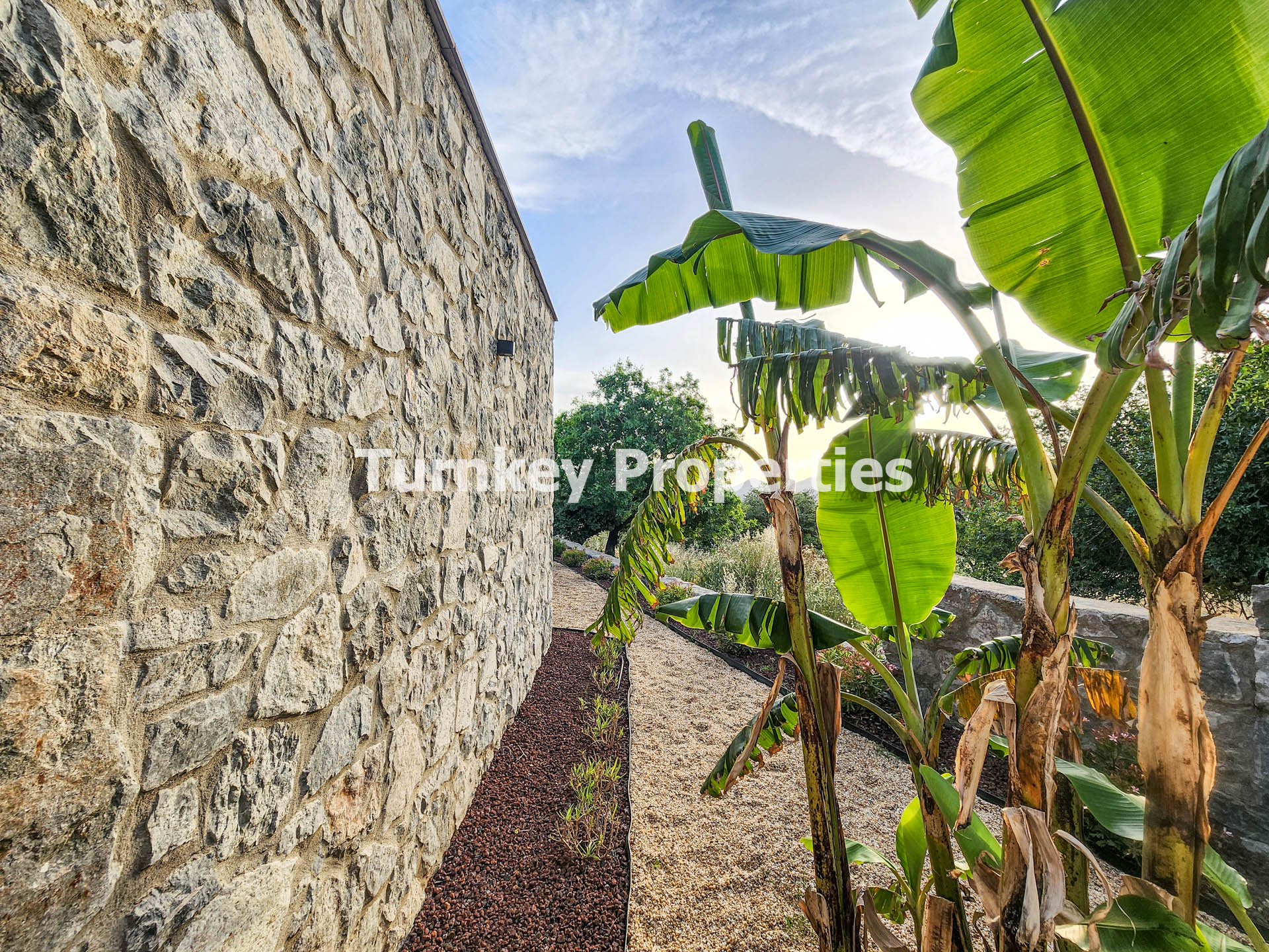 Bodrum Satılık Villa Tek Katlı Taş Mimarili Geniş Bahçe Bungalov