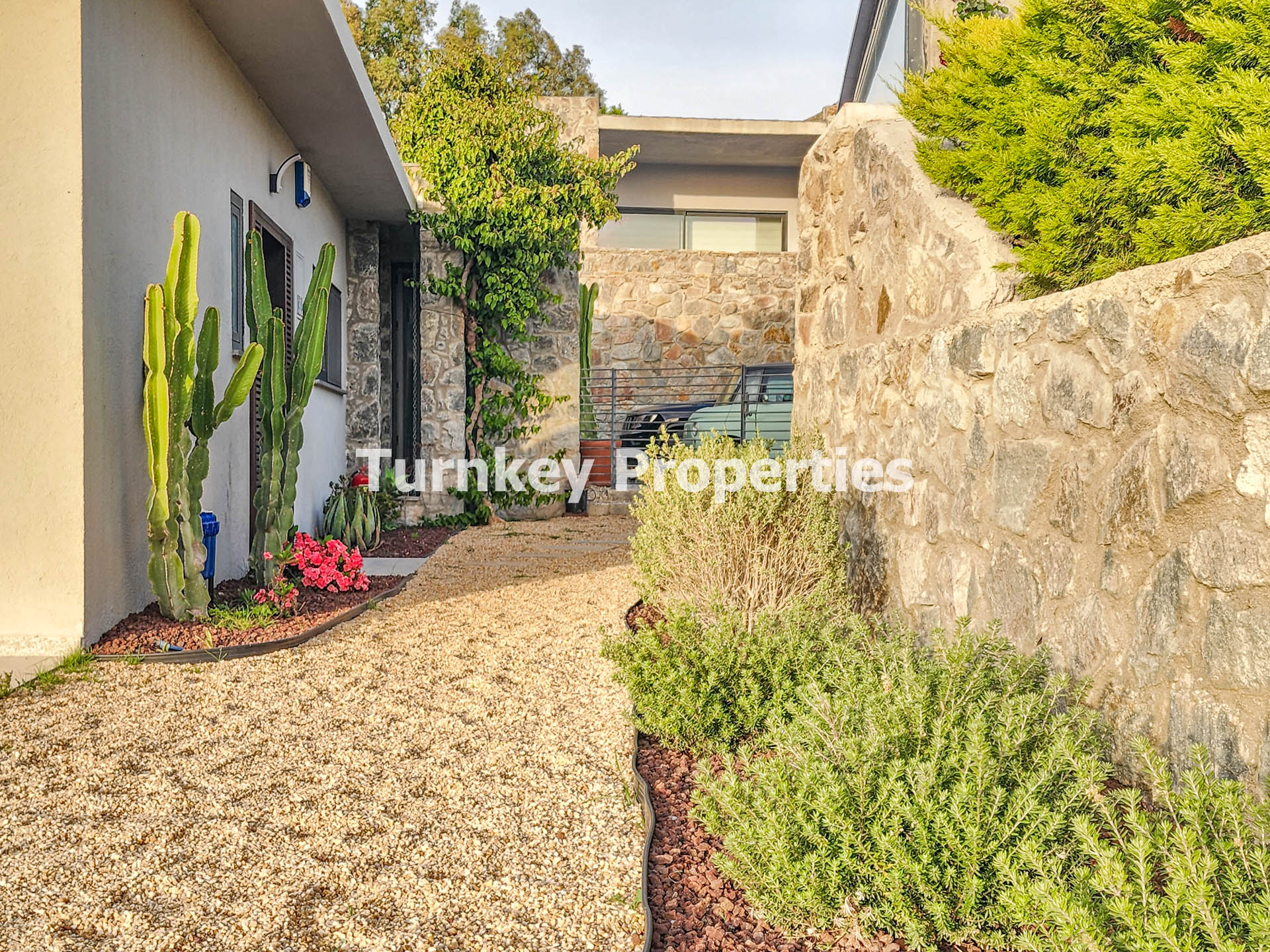 Bodrum Satılık Villa Tek Katlı Taş Mimarili Geniş Bahçe Bungalov