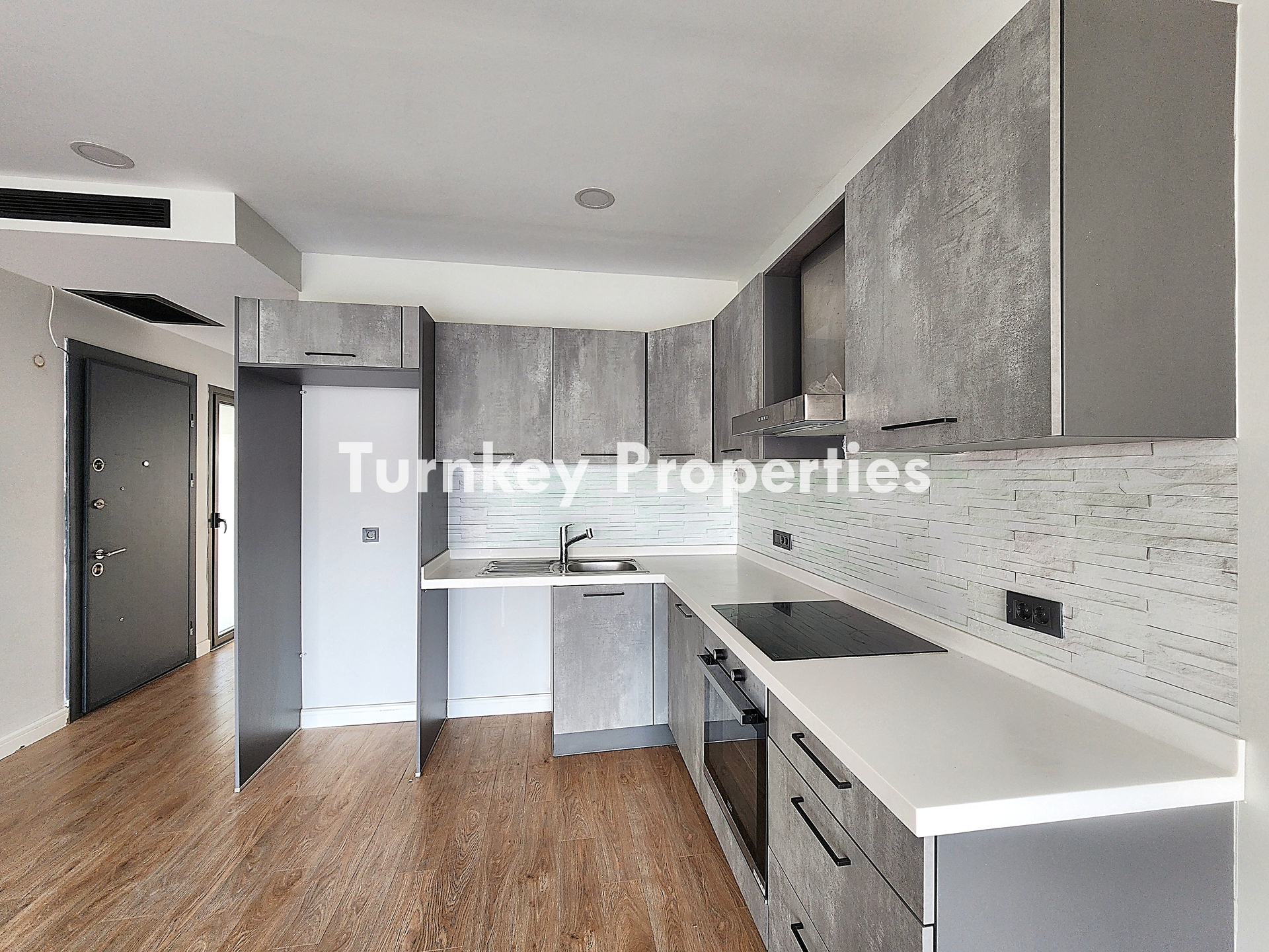 Bodrum Bitez’de Kiralık Dubleks Bahçeli Üç Odalı Merkezi Konum