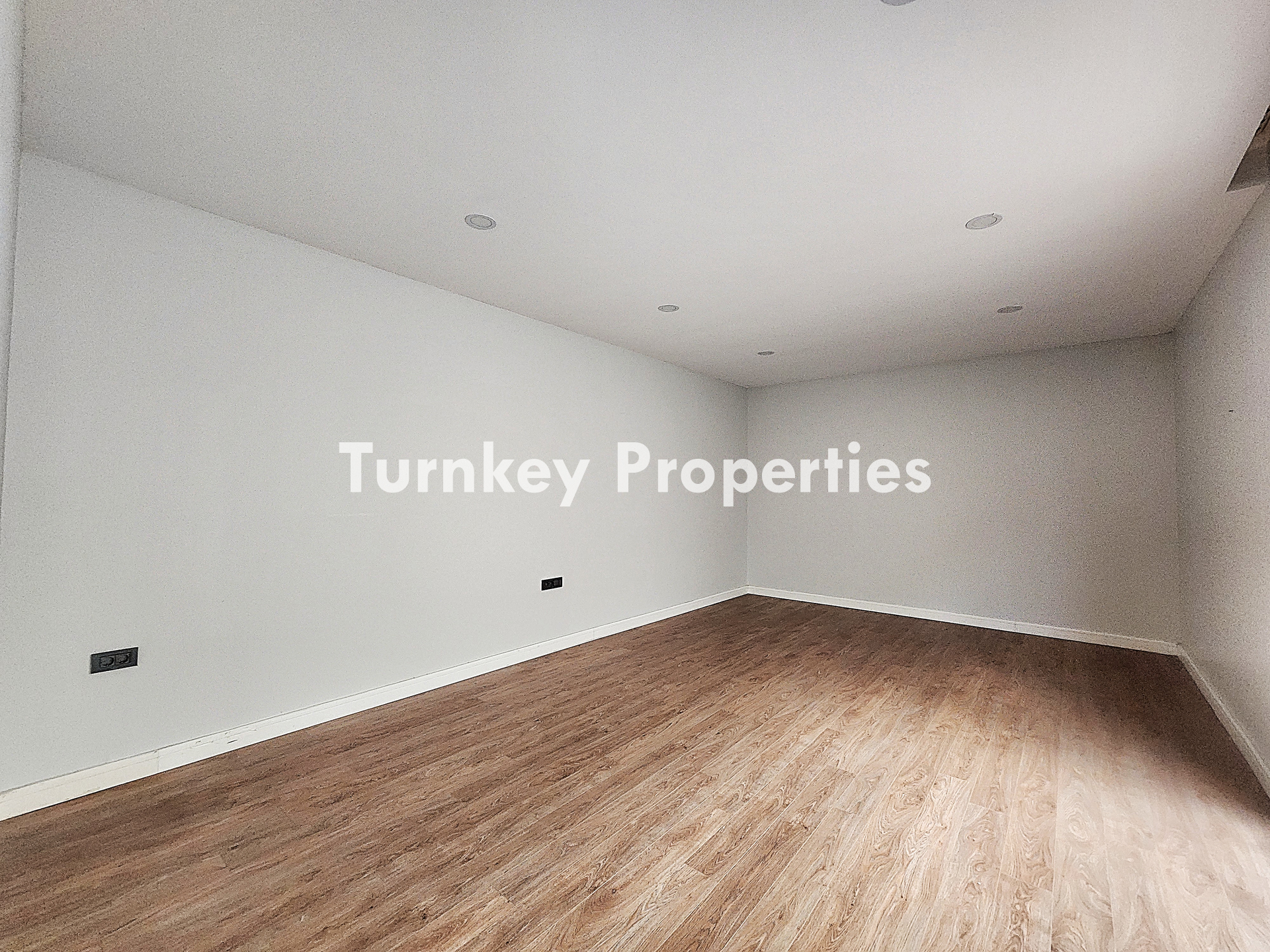 Bodrum Bitez’de Kiralık Dubleks Bahçeli Üç Odalı Merkezi Konum