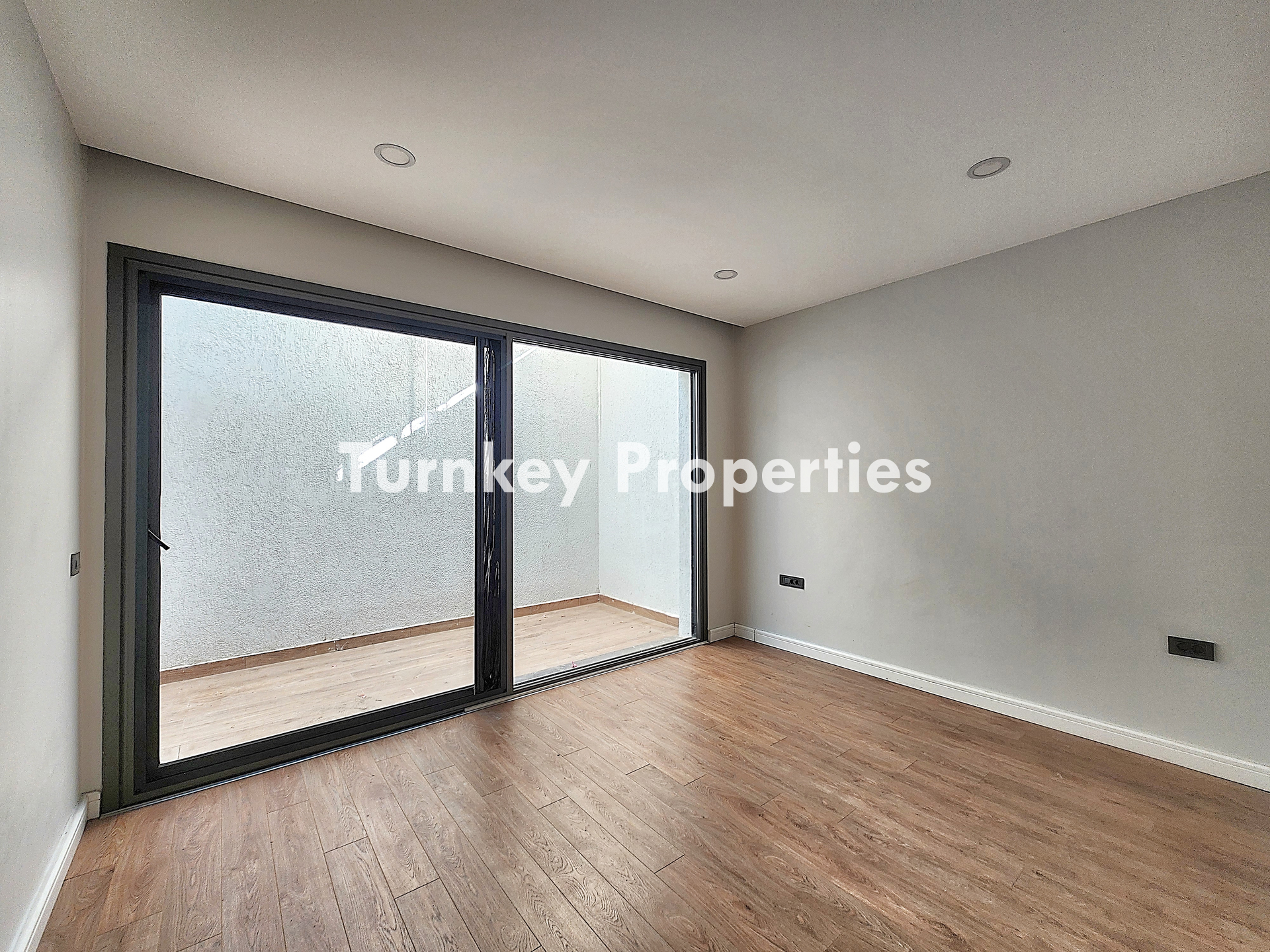 Bodrum Bitez’de Kiralık Dubleks Bahçeli Üç Odalı Merkezi Konum
