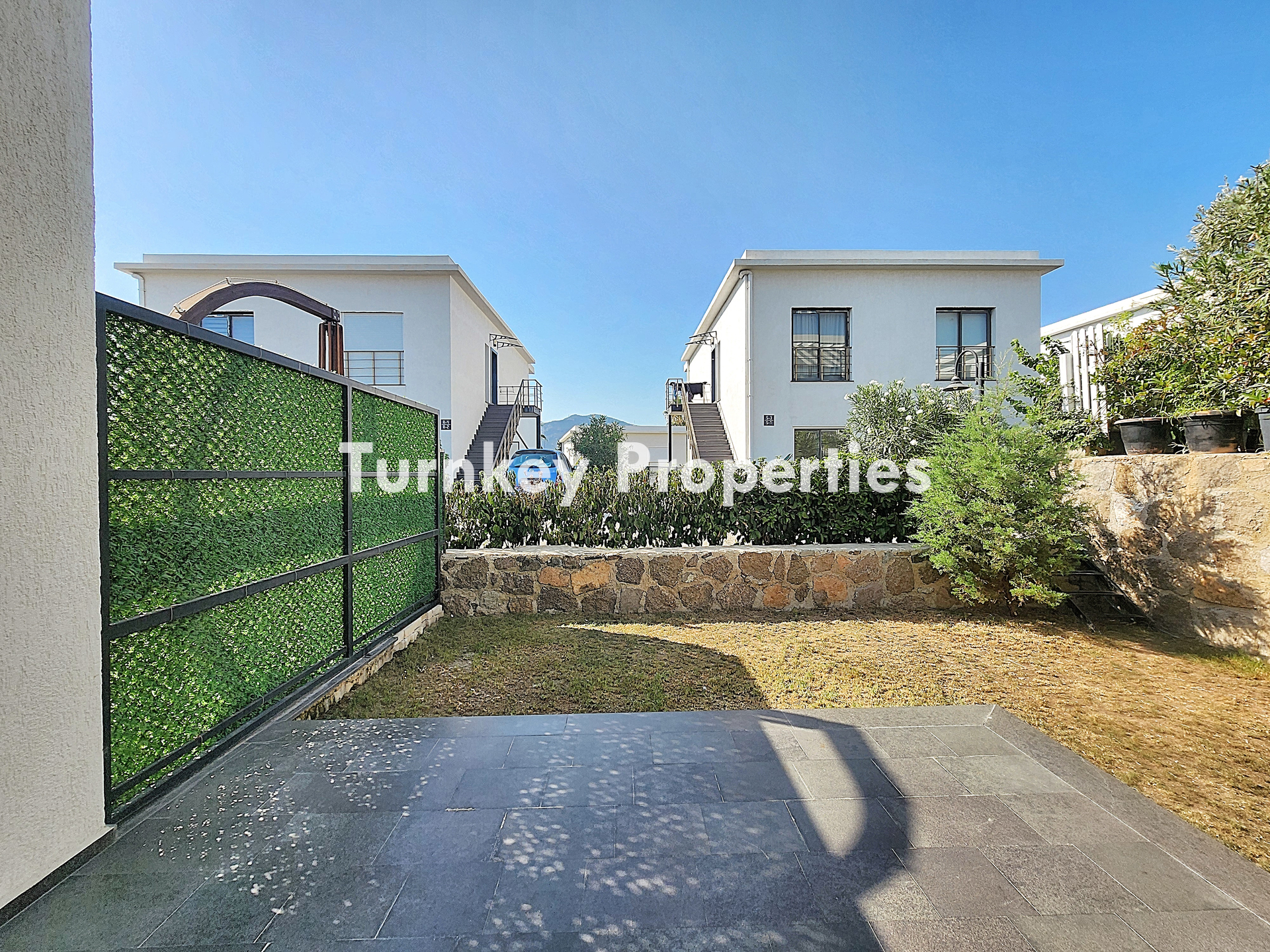 Bodrum Bitez’de Kiralık Dubleks Bahçeli Üç Odalı Merkezi Konum