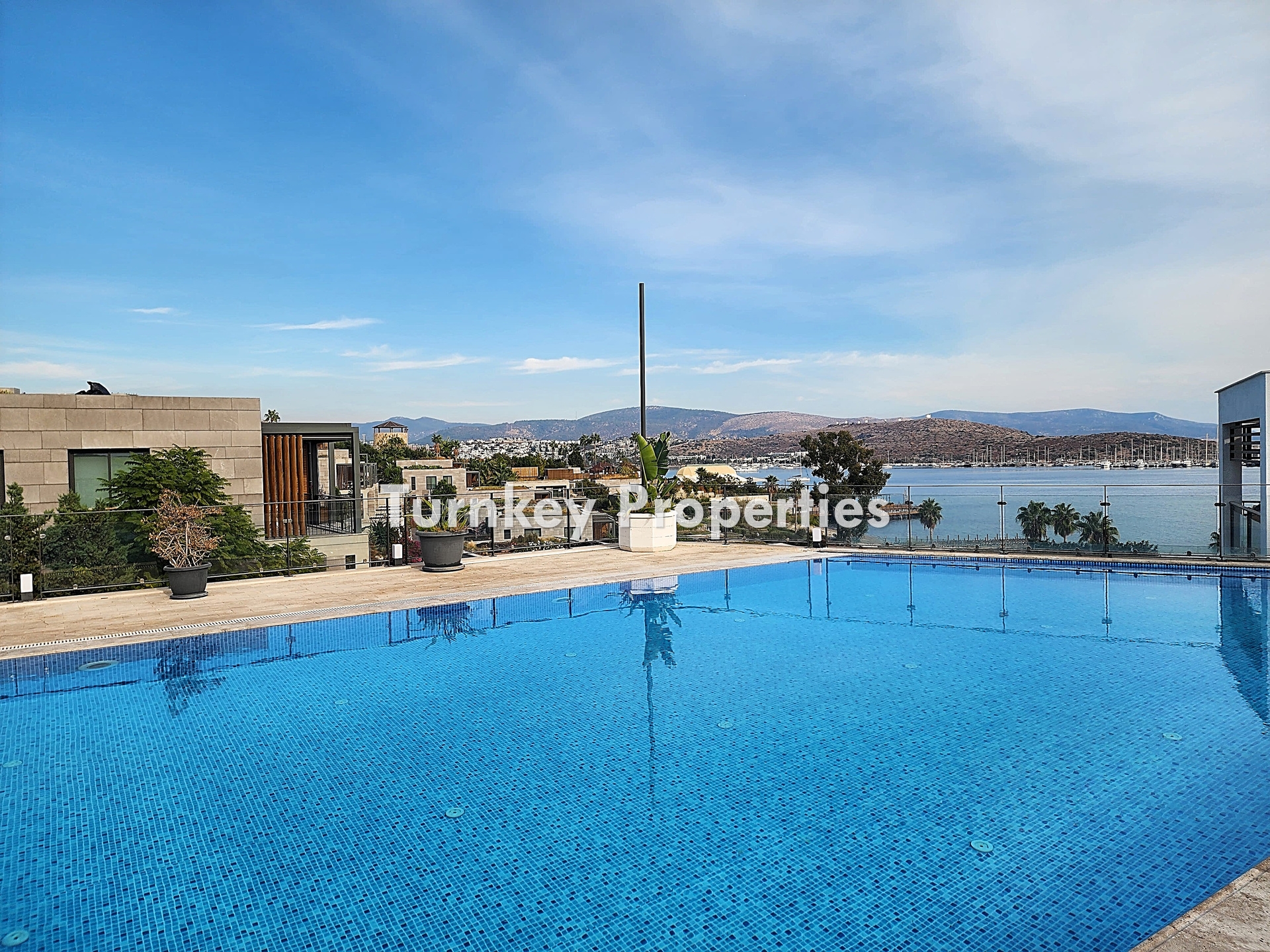 Bitez Gümbet Arası Satılık Denize Sıfır Deniz Manzaralı Daire