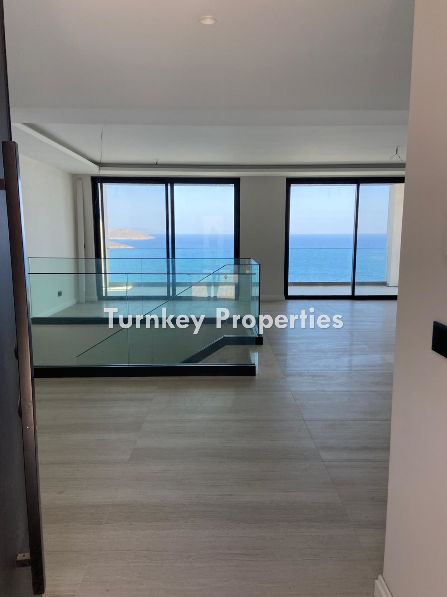 Yalıkavak'ta Satılık Denize Sıfır 4+1 Villa – Özel Bahçe ve Muhteşem Deniz Manzarası