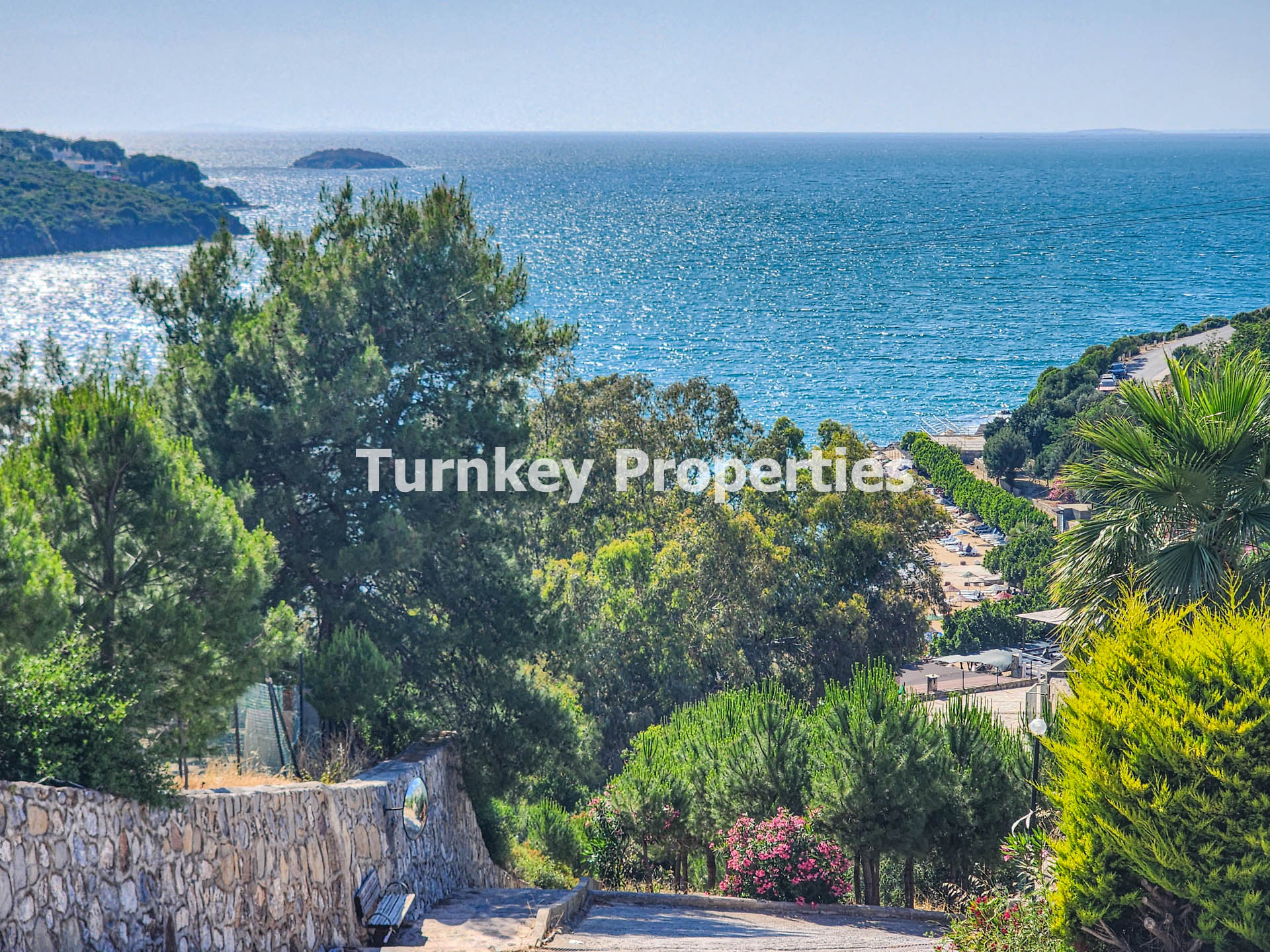 Boğaziçi Milas Satılık Ev Deniz Manzaralı Geniş Bahçeli Dört Oda