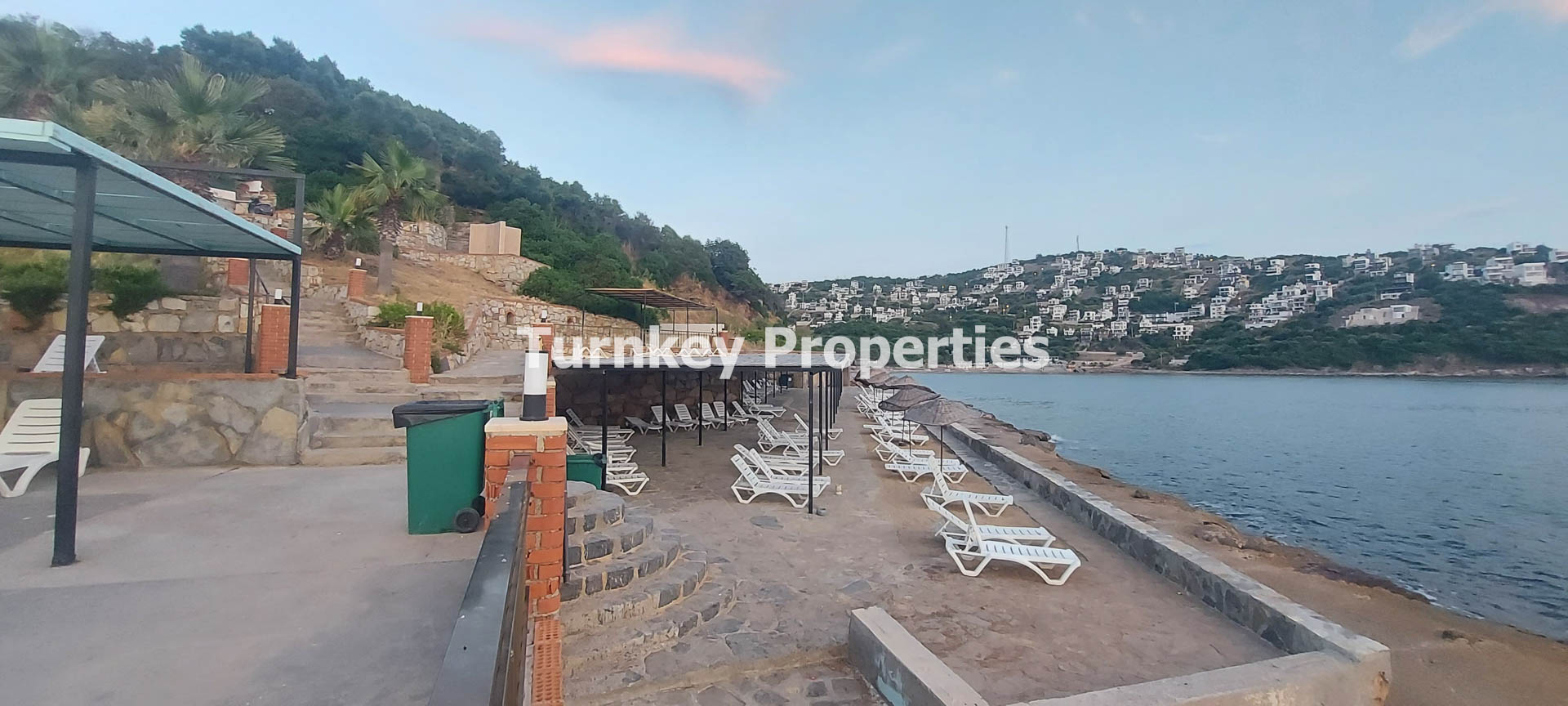Boğaziçi Satılık Bahçeli Ev Denize Sıfır Site İskeleli ve Plajlı