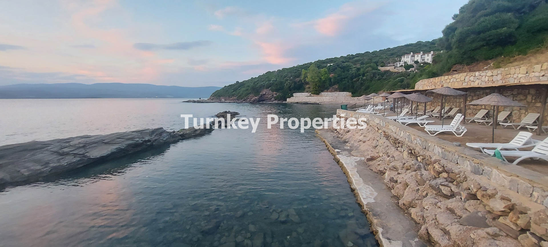Boğaziçi Satılık Bahçeli Ev Denize Sıfır Site İskeleli ve Plajlı
