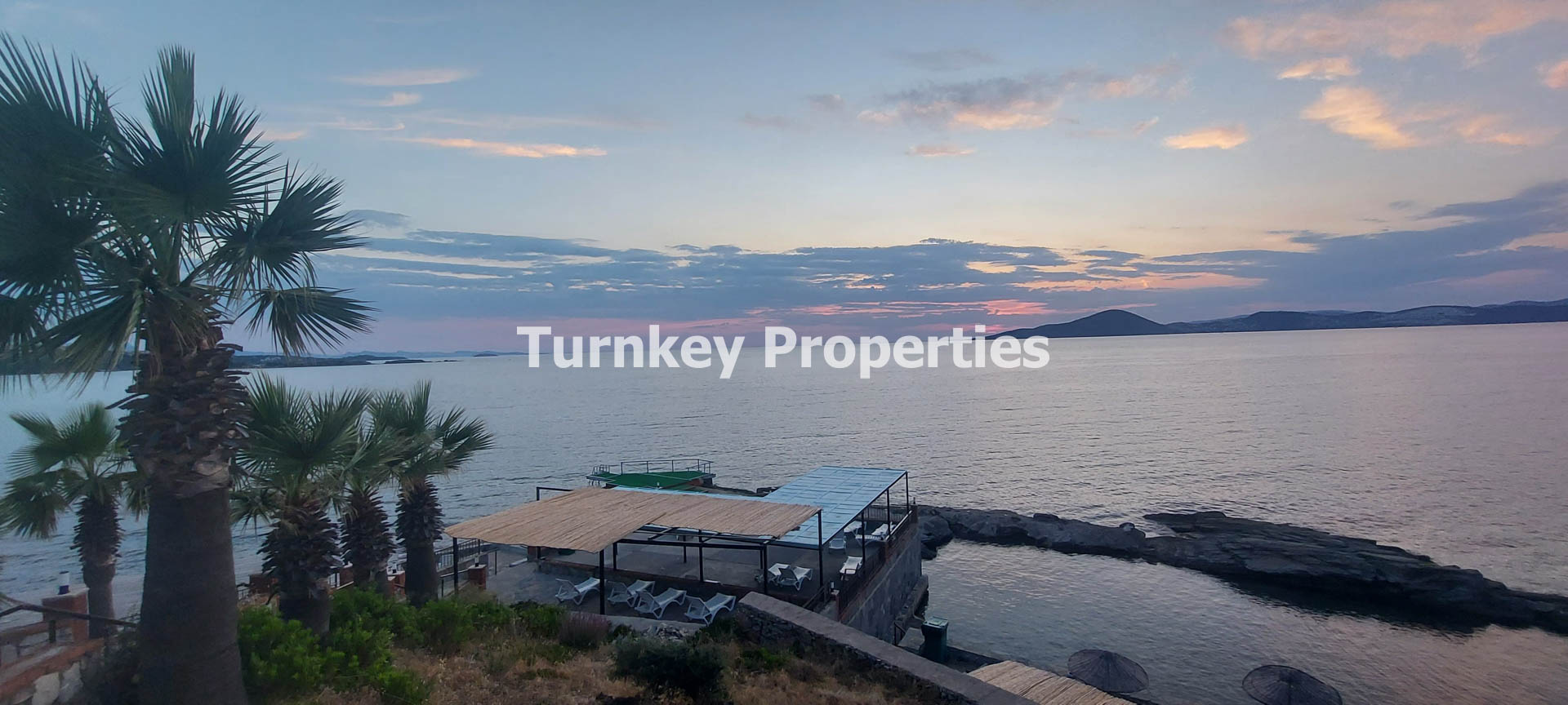 Boğaziçi Satılık Bahçeli Ev Denize Sıfır Site İskeleli ve Plajlı