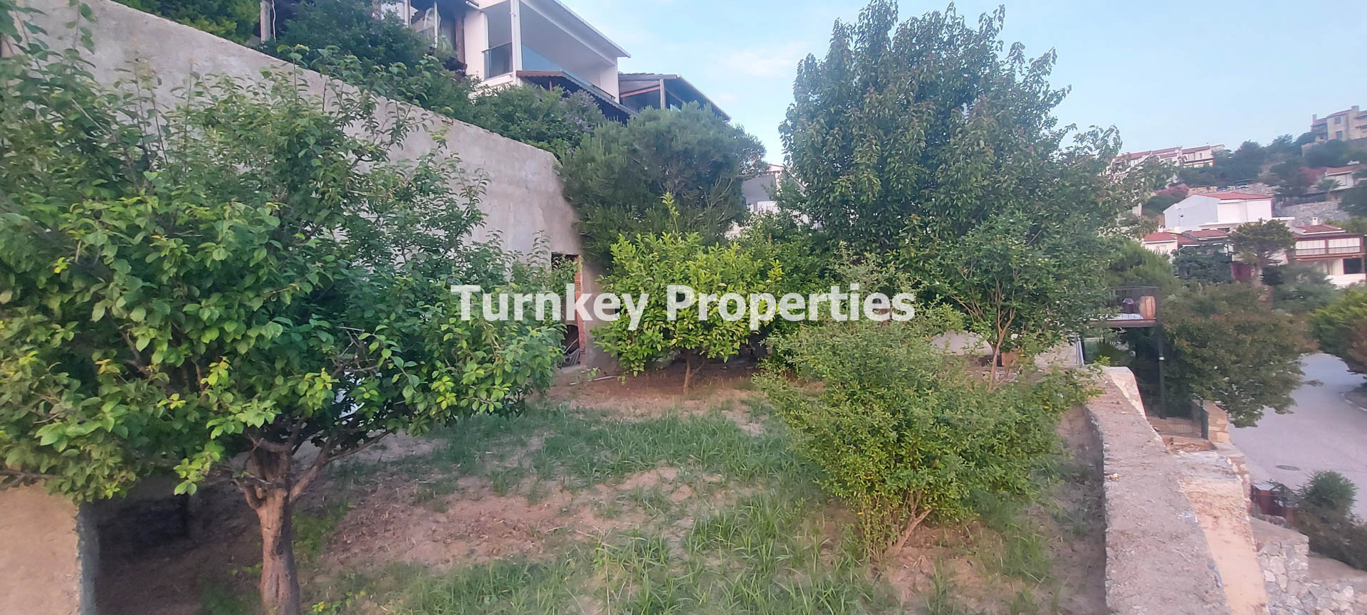 Boğaziçi Satılık Bahçeli Ev Denize Sıfır Site İskeleli ve Plajlı