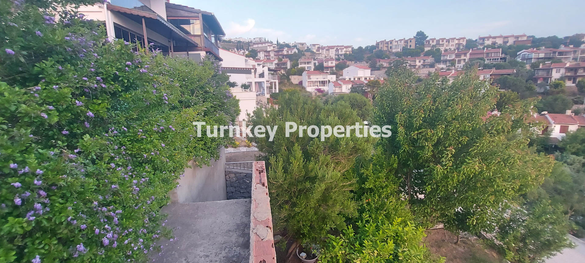 Boğaziçi Satılık Bahçeli Ev Denize Sıfır Site İskeleli ve Plajlı