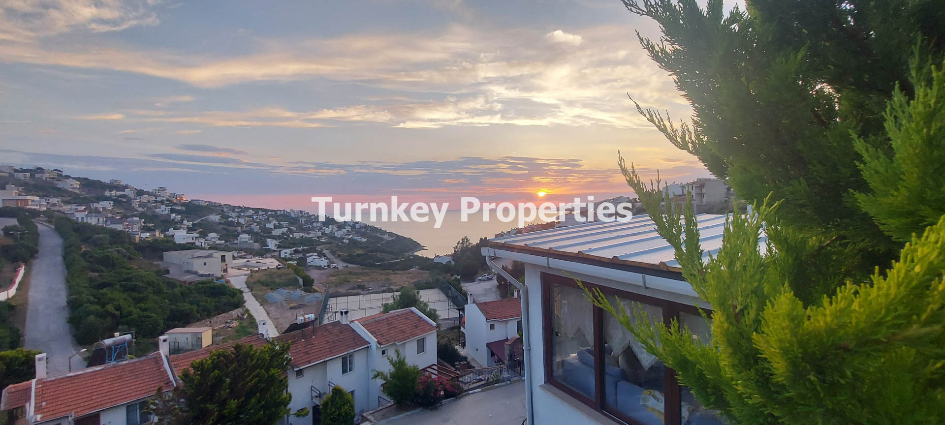 Boğaziçi Satılık Bahçeli Ev Denize Sıfır Site İskeleli ve Plajlı