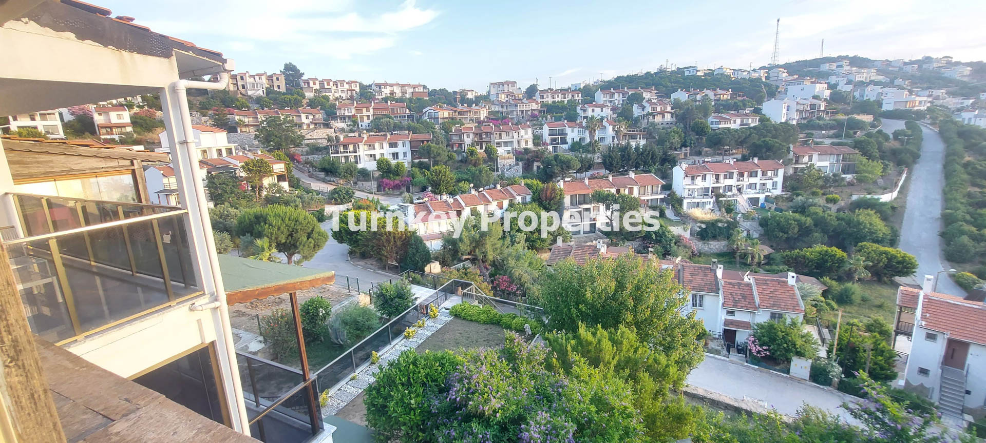 Boğaziçi Satılık Bahçeli Ev Denize Sıfır Site İskeleli ve Plajlı
