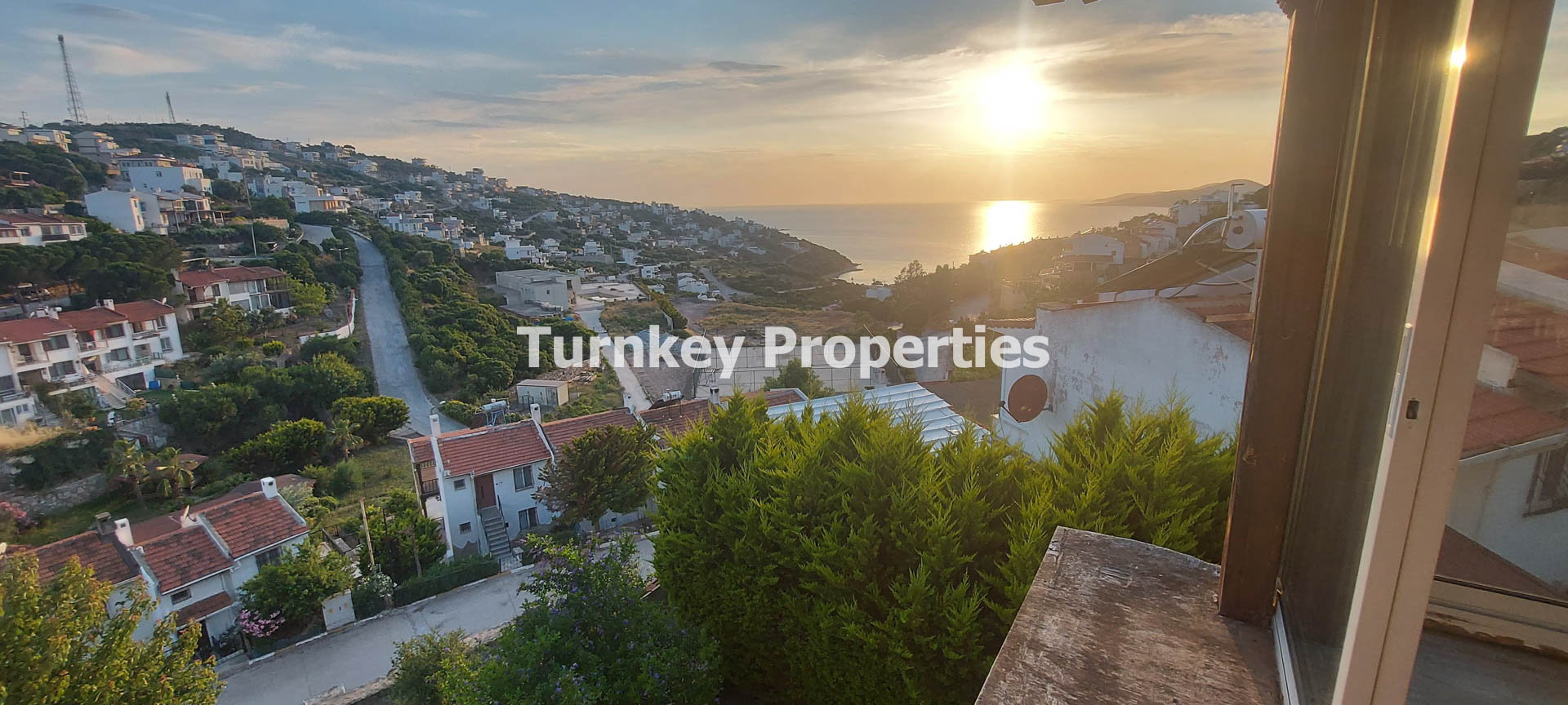 Boğaziçi Satılık Bahçeli Ev Denize Sıfır Site İskeleli ve Plajlı