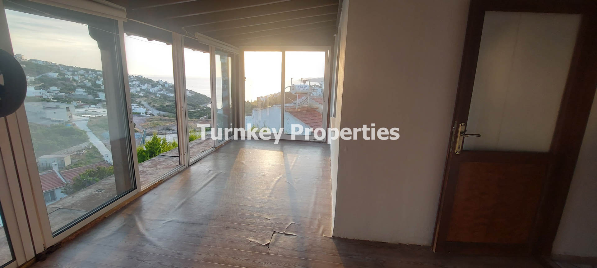 Boğaziçi Satılık Bahçeli Ev Denize Sıfır Site İskeleli ve Plajlı
