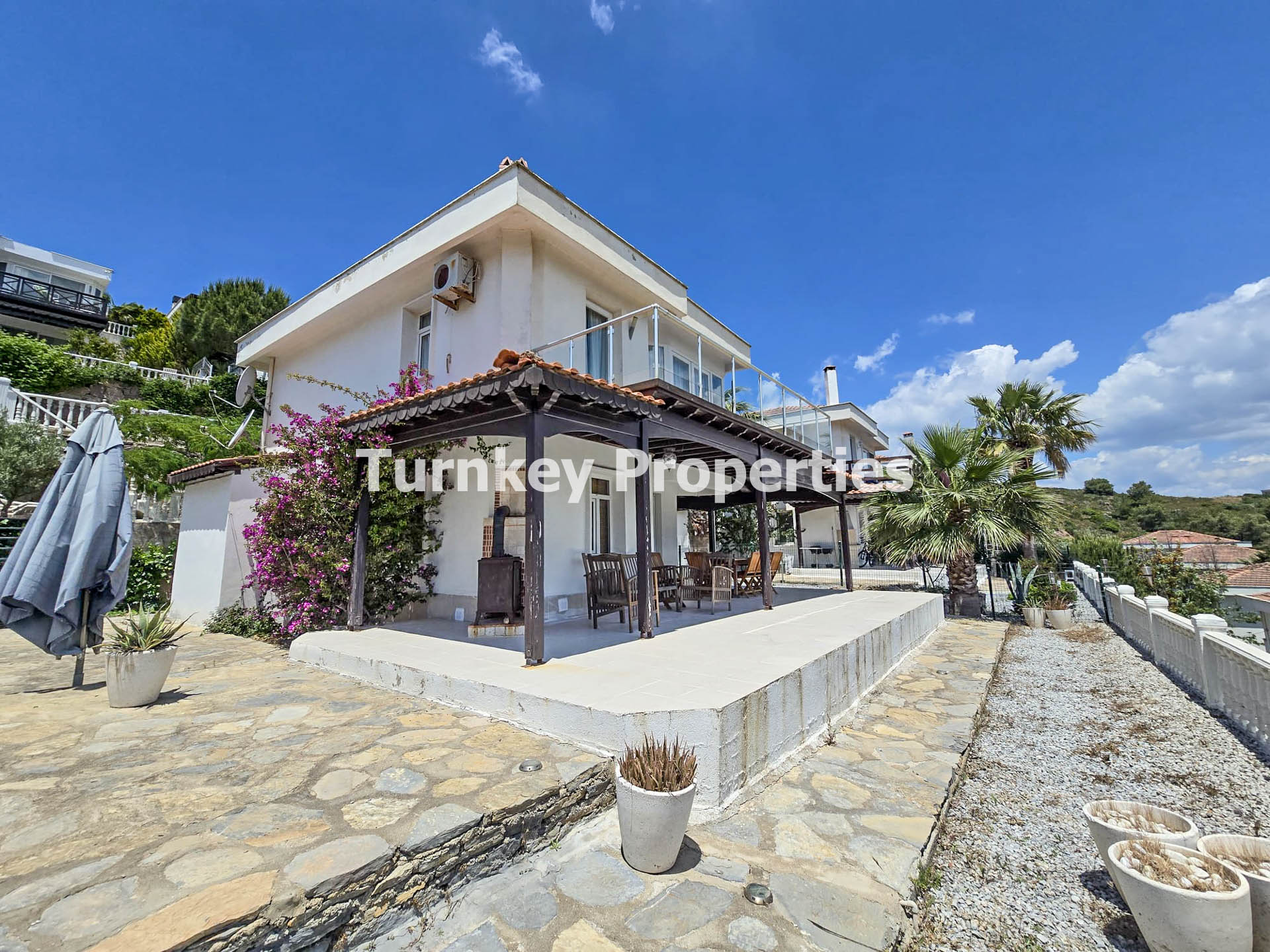 Boğaziçi Kiralık 3+1 Müstakil Ev Geniş Bahçeli Full Eşyalı Villa