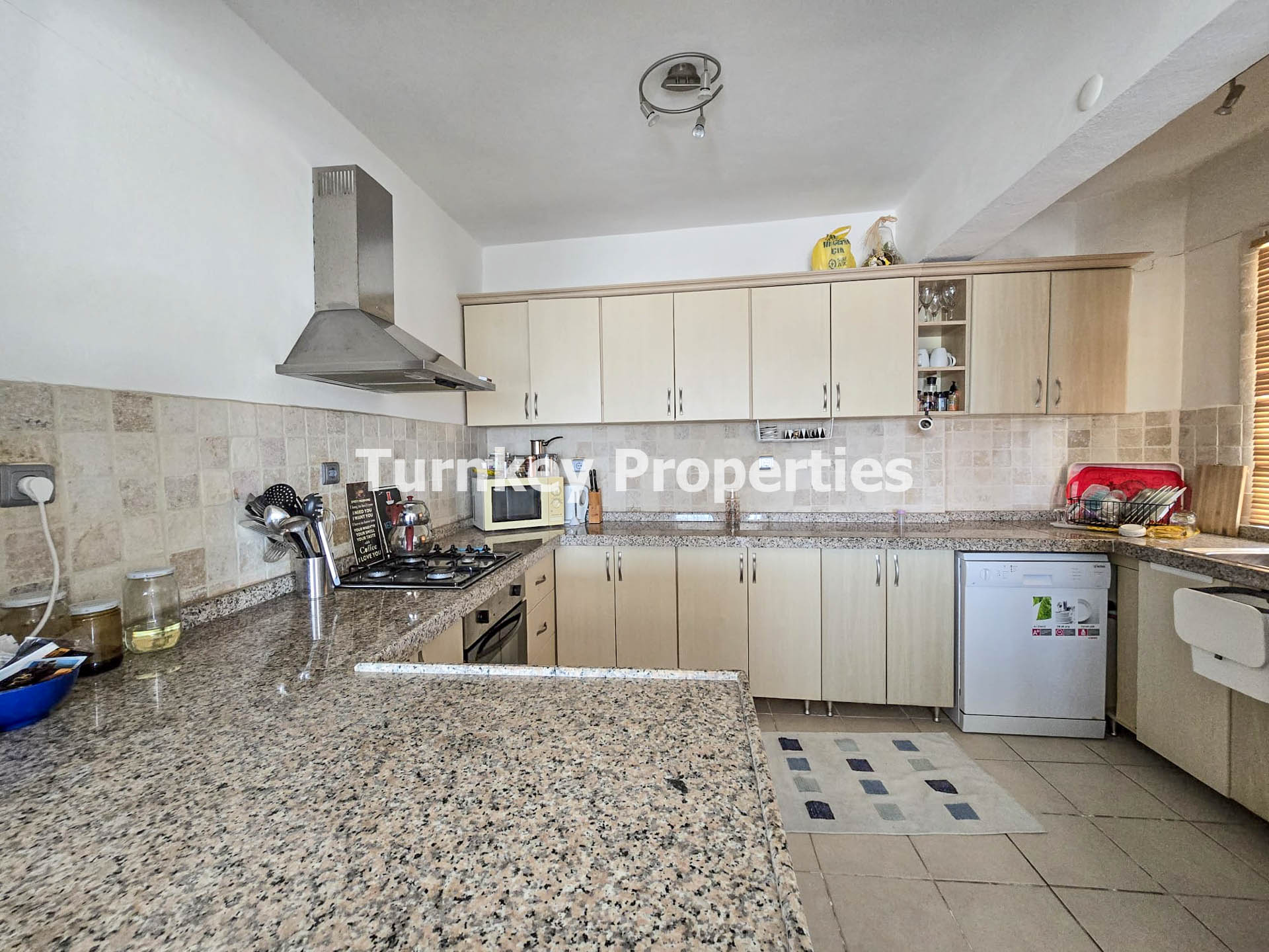 Boğaziçi Kiralık 3+1 Müstakil Ev Geniş Bahçeli Full Eşyalı Villa