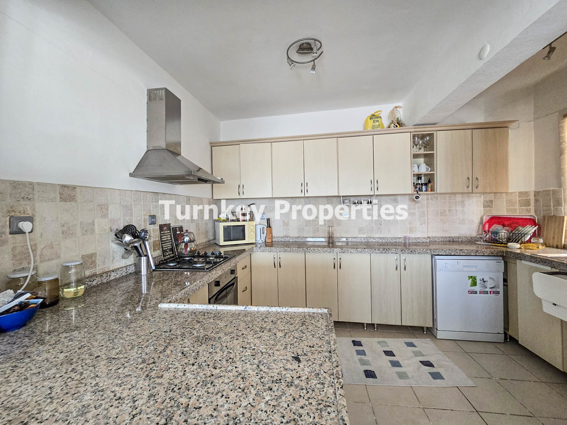 Boğaziçi Kiralık 3+1 Müstakil Ev Geniş Bahçeli Full Eşyalı Villa