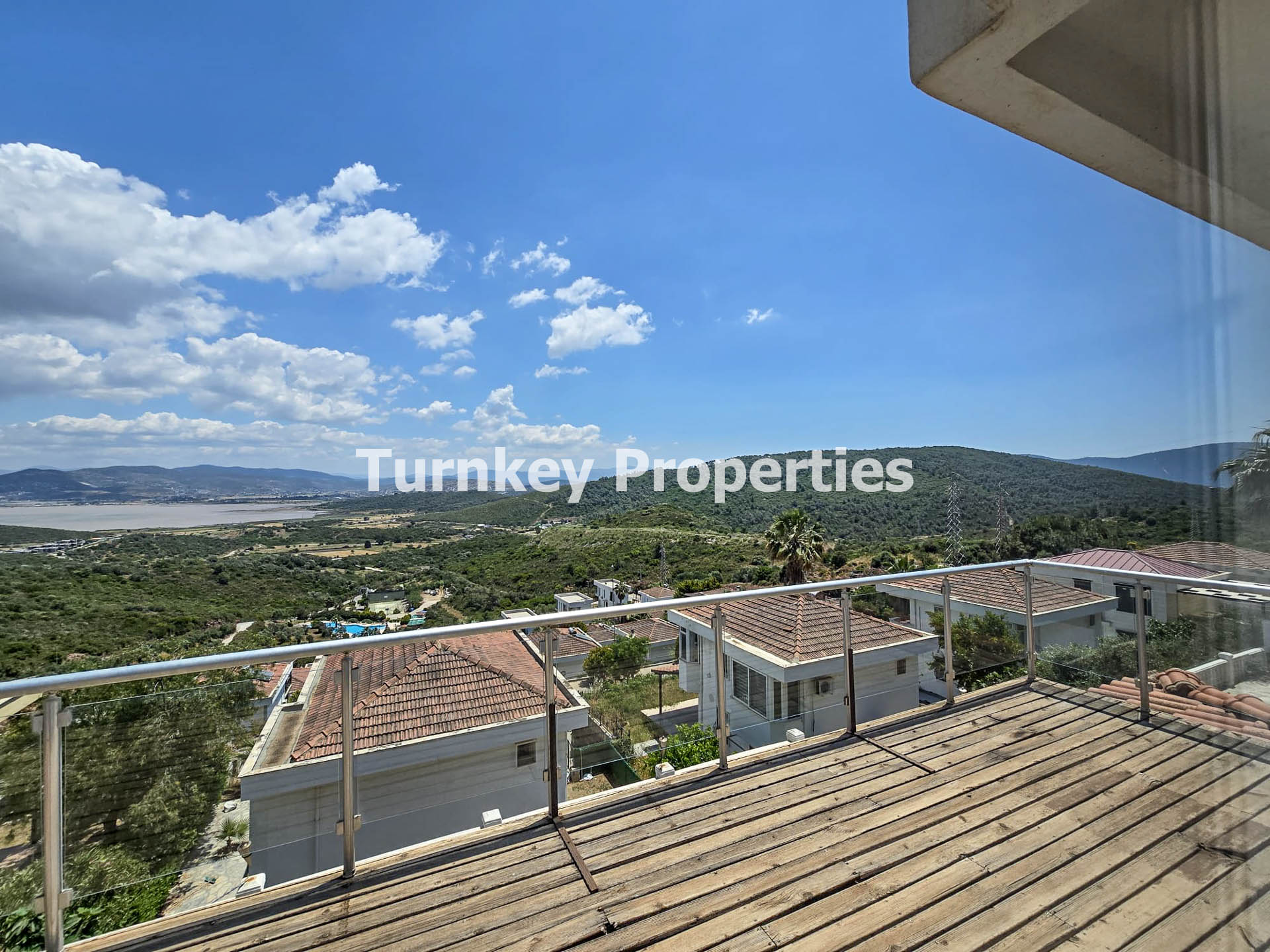 Boğaziçi Kiralık 3+1 Müstakil Ev Geniş Bahçeli Full Eşyalı Villa