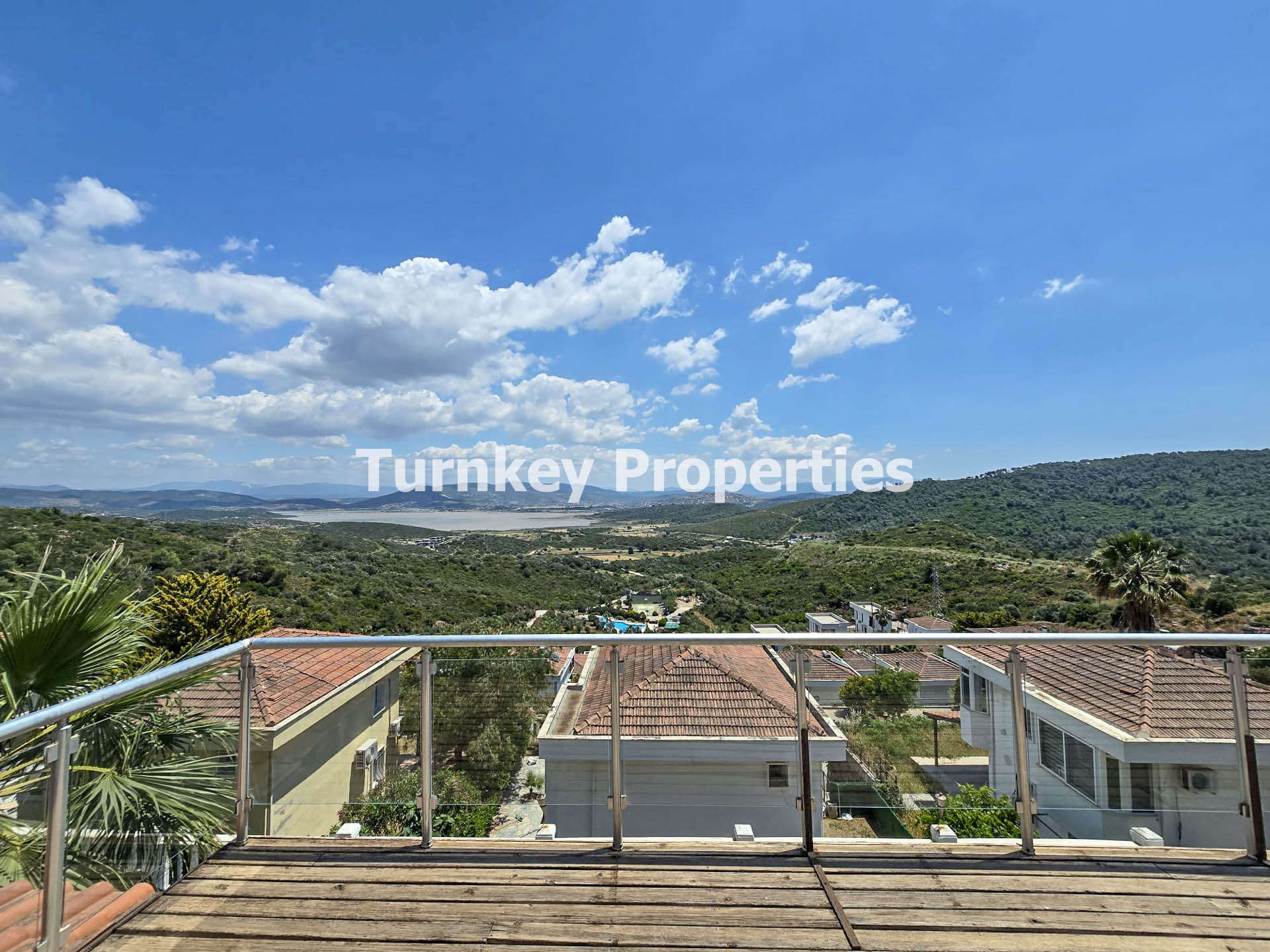 Boğaziçi Kiralık 3+1 Müstakil Ev Geniş Bahçeli Full Eşyalı Villa