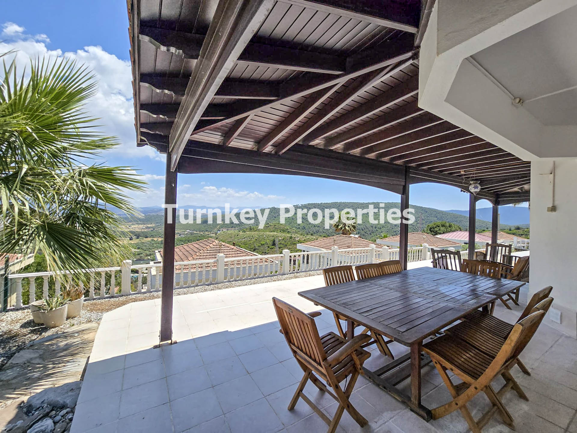Boğaziçi Kiralık 3+1 Müstakil Ev Geniş Bahçeli Full Eşyalı Villa