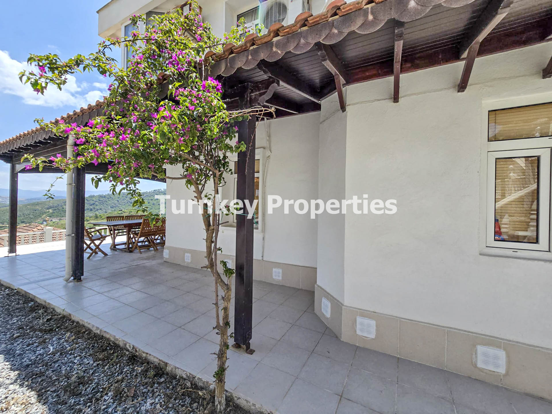 Boğaziçi Kiralık 3+1 Müstakil Ev Geniş Bahçeli Full Eşyalı Villa