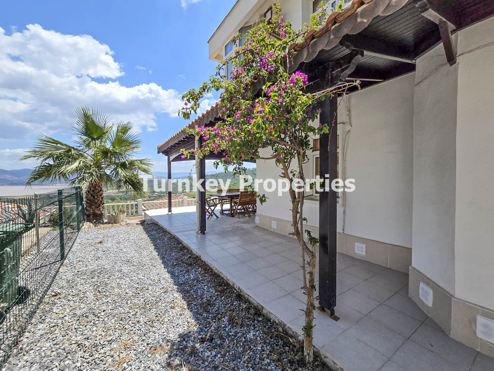Boğaziçi Kiralık 3+1 Müstakil Ev Geniş Bahçeli Full Eşyalı Villa