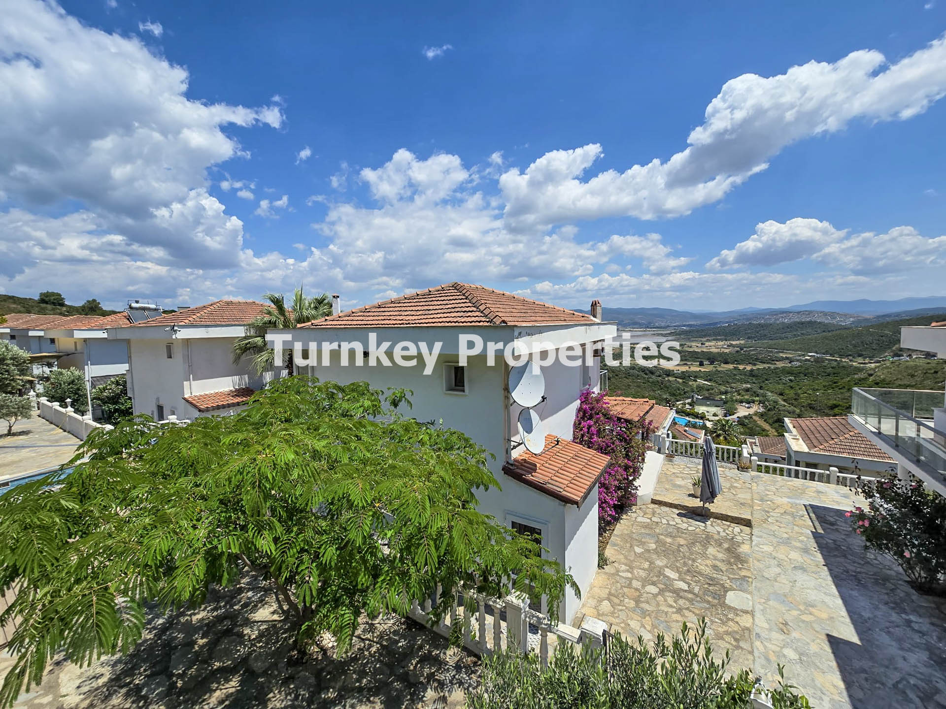 Boğaziçi Kiralık 3+1 Müstakil Ev Geniş Bahçeli Full Eşyalı Villa