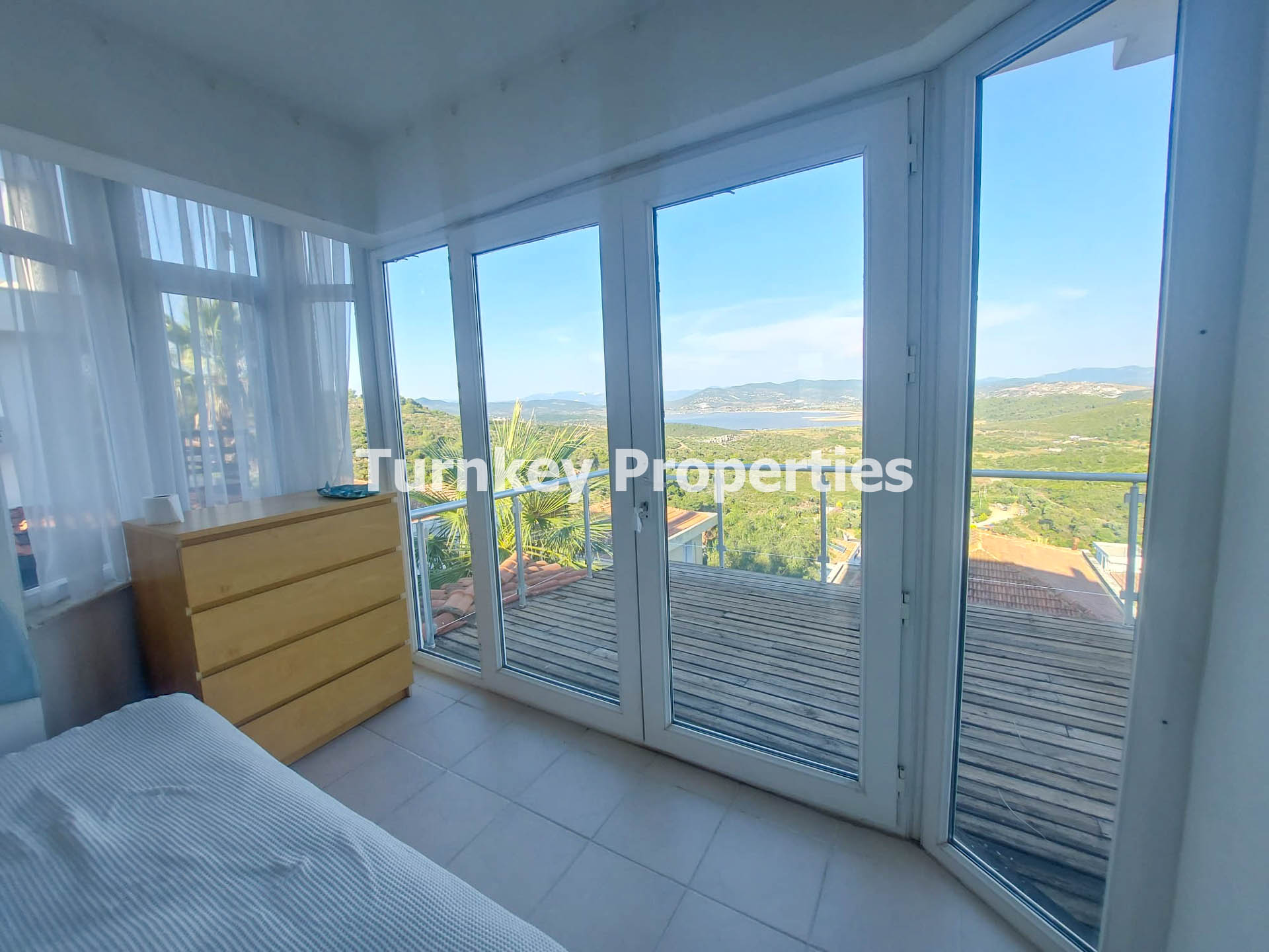 Boğaziçi Kiralık 3+1 Müstakil Ev Geniş Bahçeli Full Eşyalı Villa