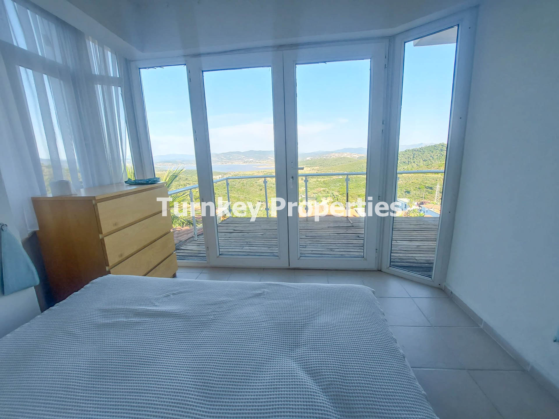 Boğaziçi Kiralık 3+1 Müstakil Ev Geniş Bahçeli Full Eşyalı Villa