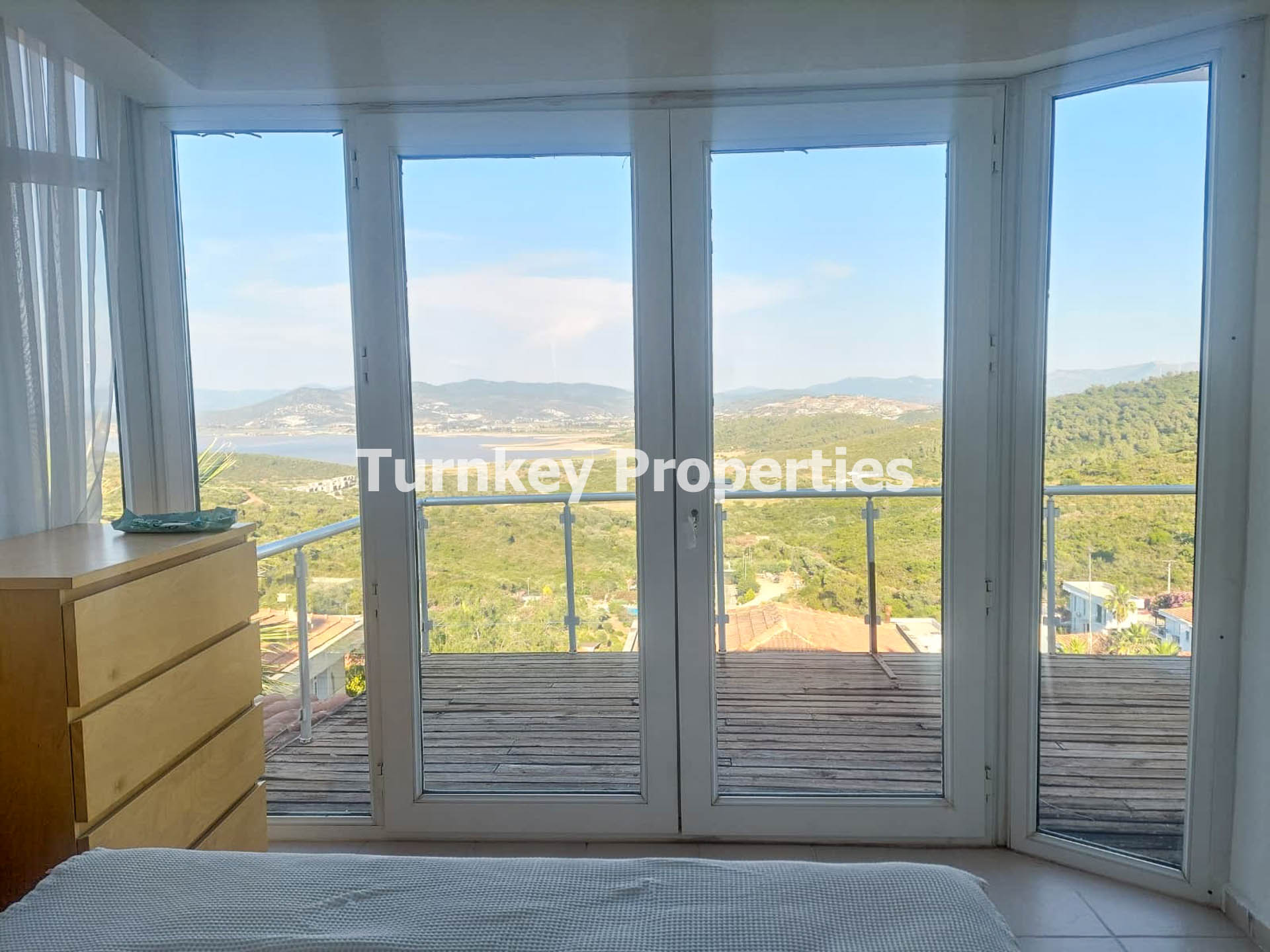 Boğaziçi Kiralık 3+1 Müstakil Ev Geniş Bahçeli Full Eşyalı Villa