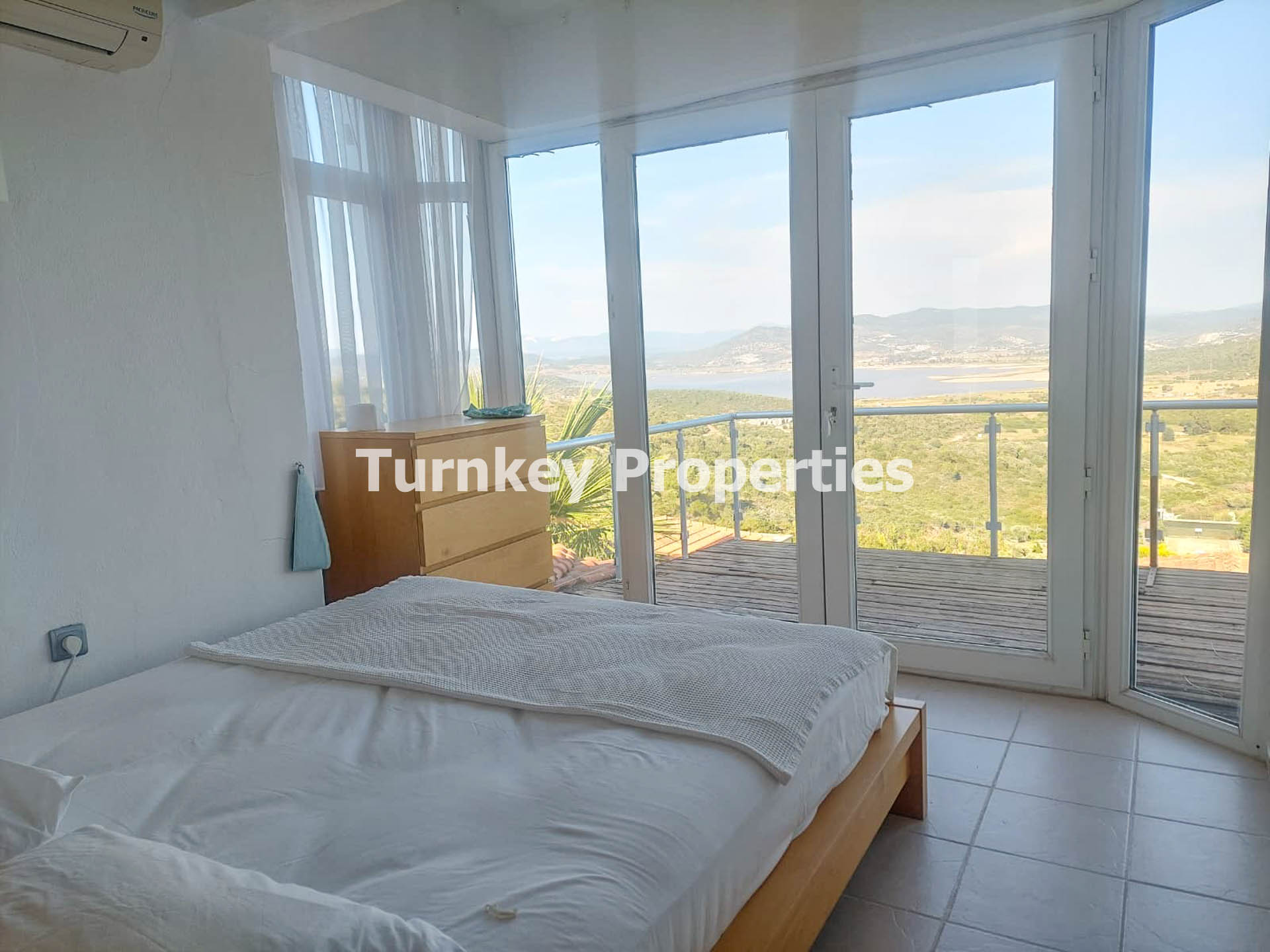 Boğaziçi Kiralık 3+1 Müstakil Ev Geniş Bahçeli Full Eşyalı Villa