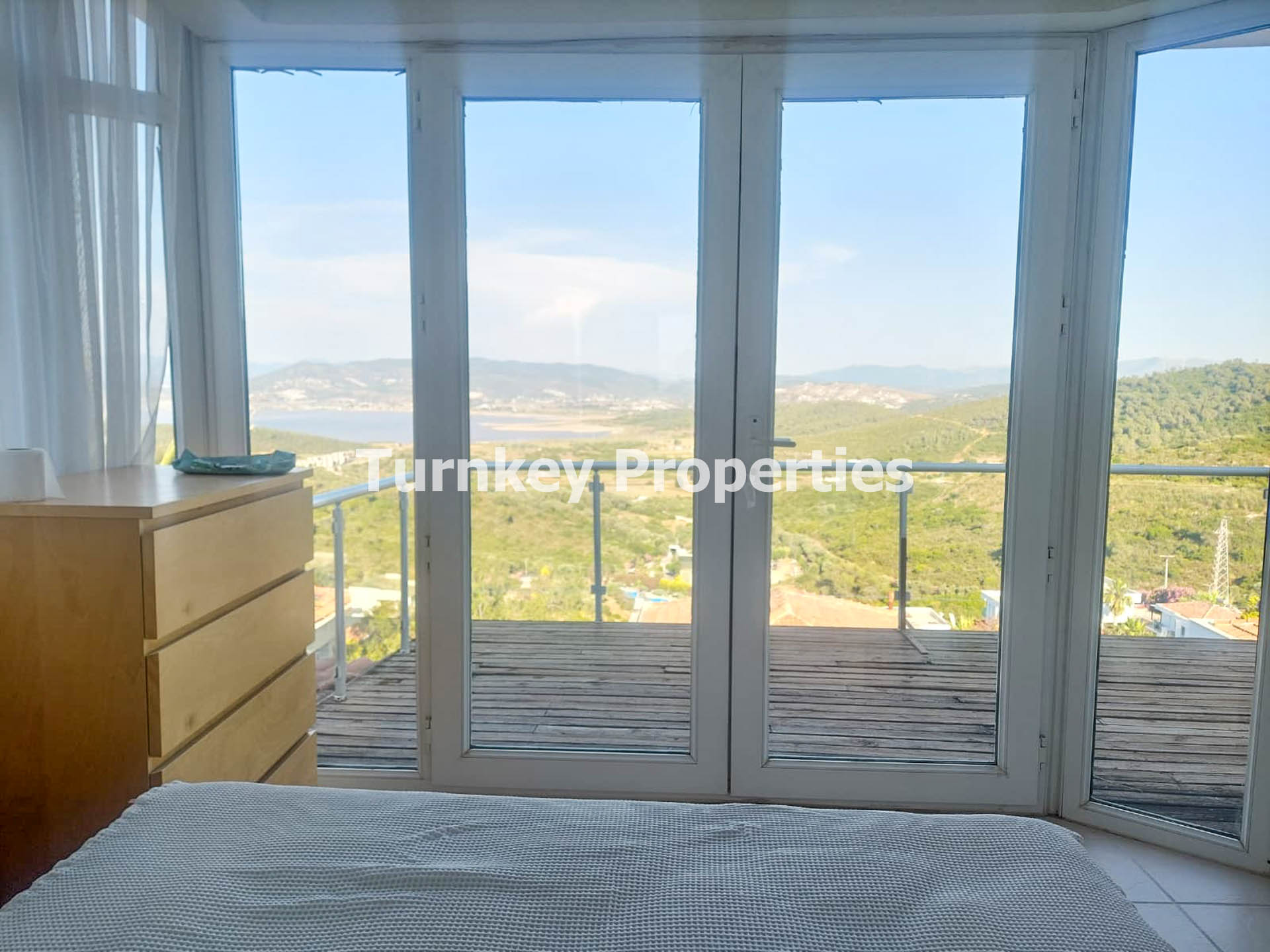 Boğaziçi Kiralık 3+1 Müstakil Ev Geniş Bahçeli Full Eşyalı Villa