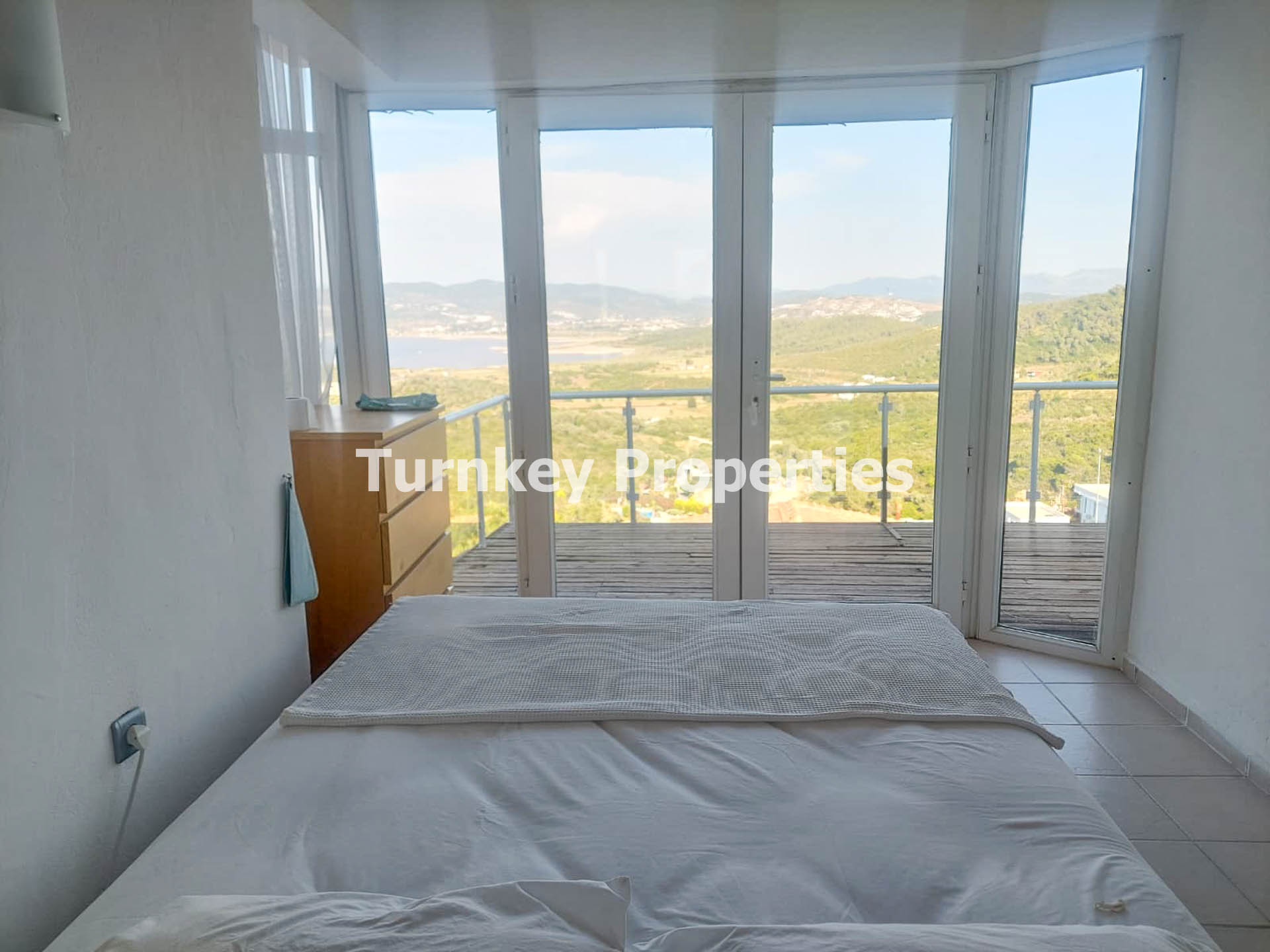 Boğaziçi Kiralık 3+1 Müstakil Ev Geniş Bahçeli Full Eşyalı Villa