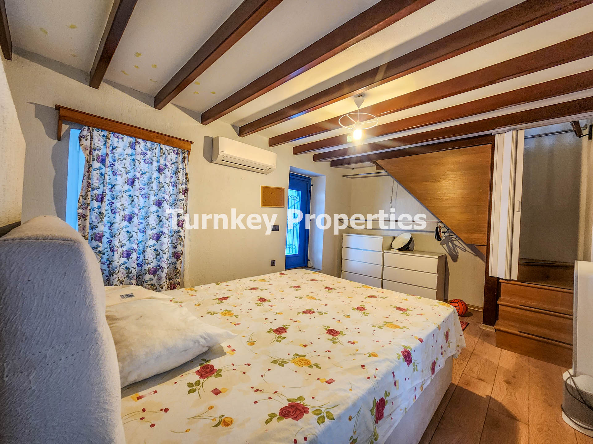 Yakaköy Kiralık Avlulu Bodrum Taş Ev Müstakil Yaşam ve Bahçeli Ev