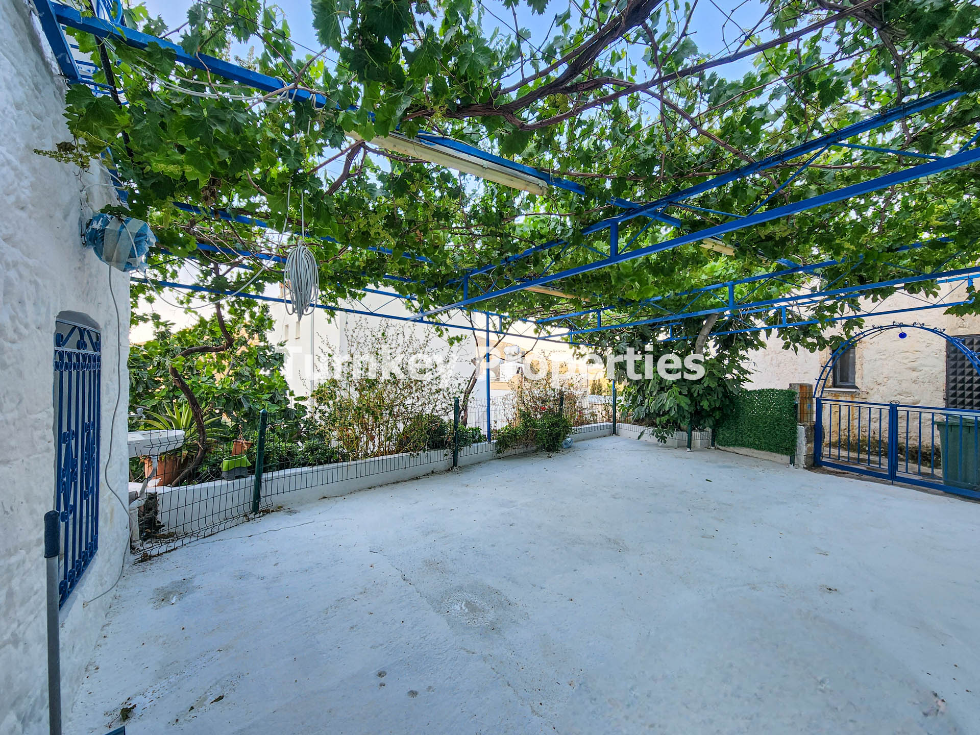Yakaköy Kiralık Avlulu Bodrum Taş Ev Müstakil Yaşam ve Bahçeli Ev