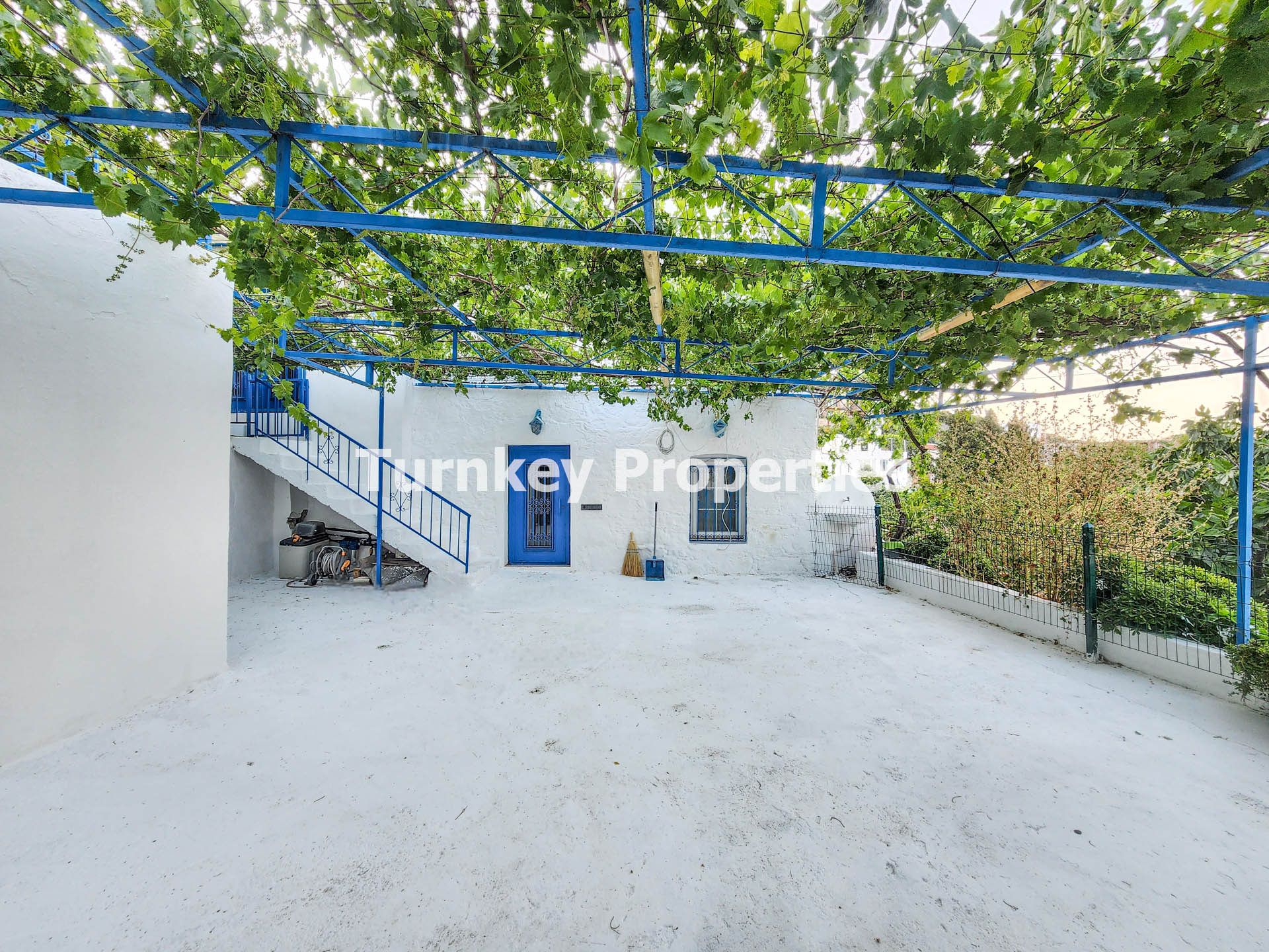 Yakaköy Kiralık Avlulu Bodrum Taş Ev Müstakil Yaşam ve Bahçeli Ev