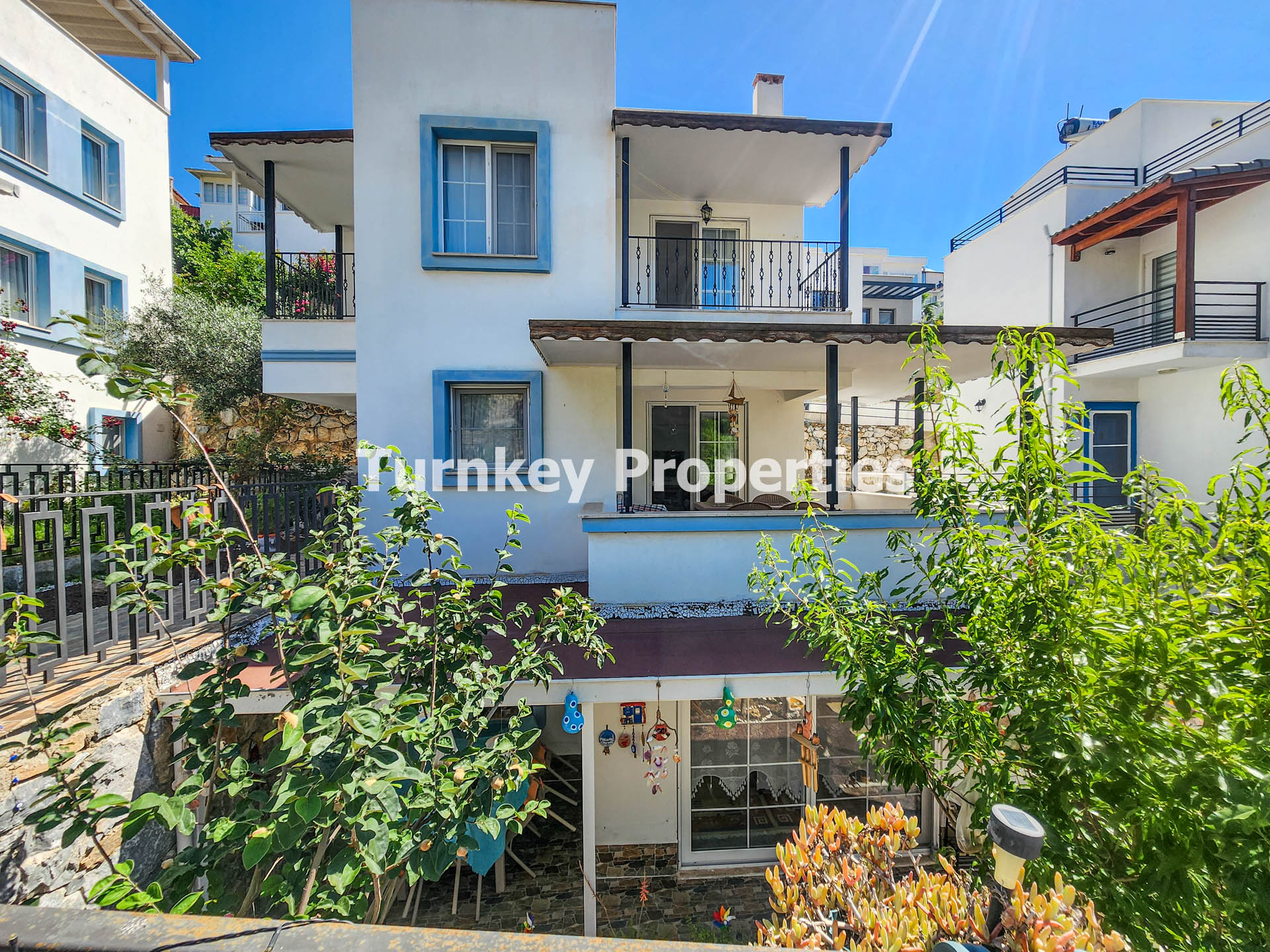 Boğaziçi Satılık Villa Göl Manzaralı Bahçeli Denize Yakın Özel Ev