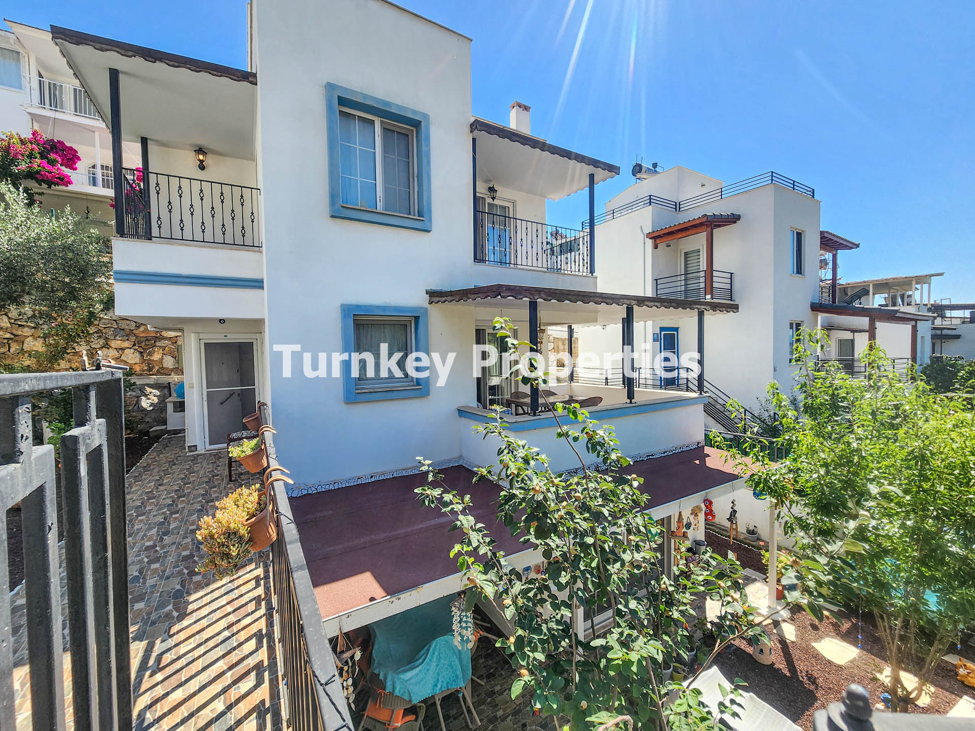 Boğaziçi Satılık Villa Göl Manzaralı Bahçeli Denize Yakın Özel Ev