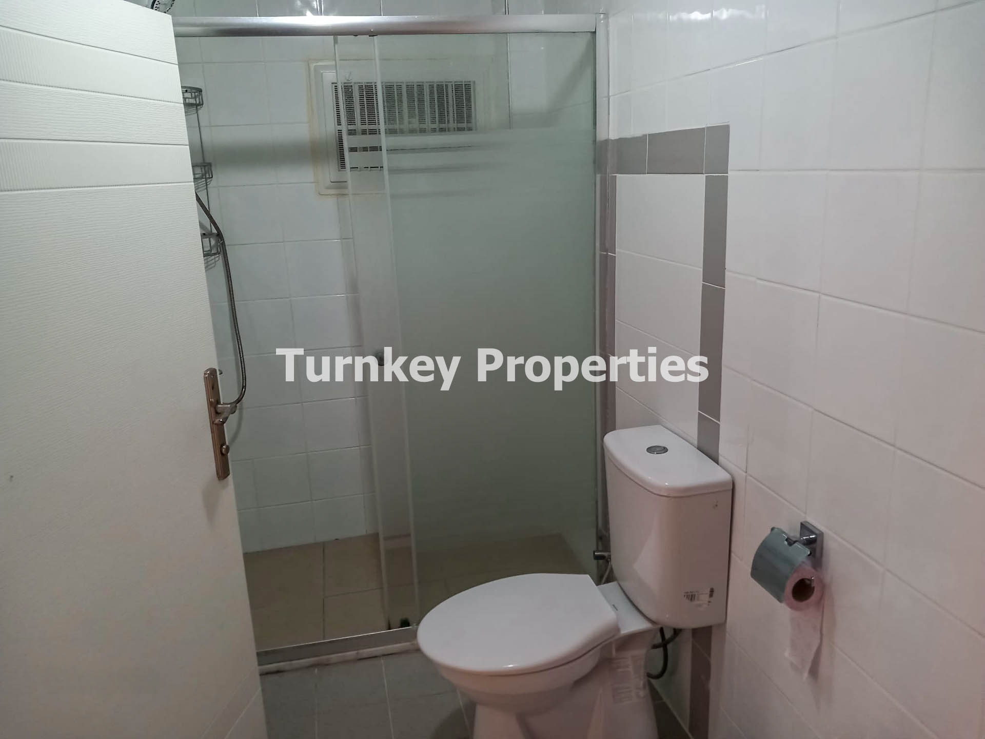 Boğaziçi Satılık Villa Göl Manzaralı Bahçeli Denize Yakın Özel Ev