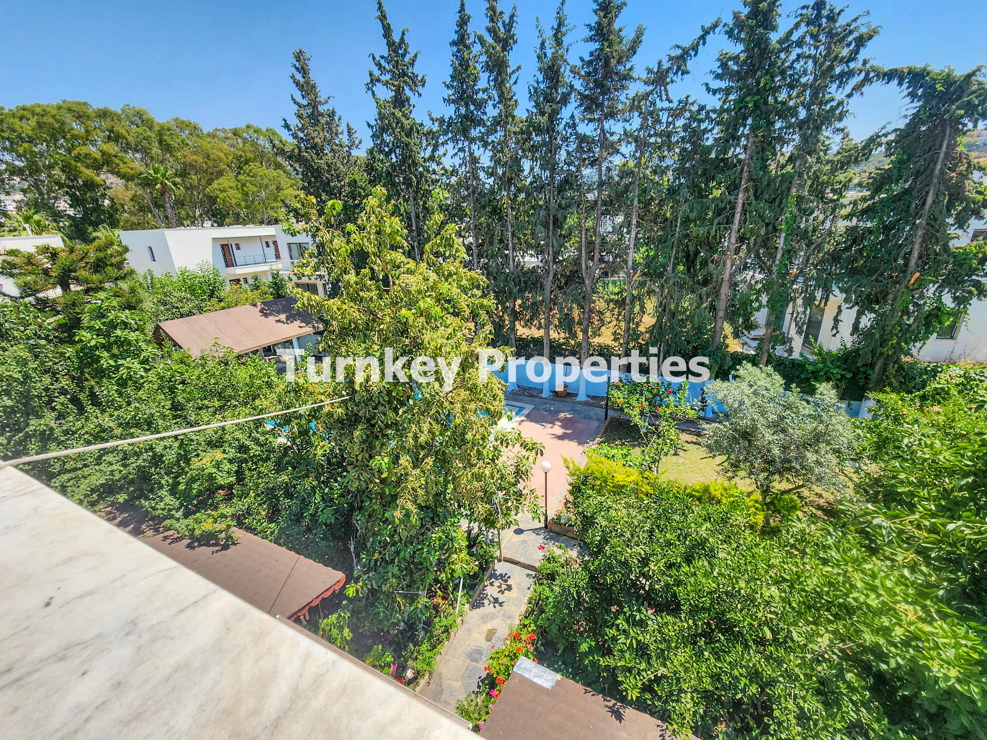 Gündoğan Satılık Villa Denize 100 Metre Ortak Havuzlu Bahçeli Ev