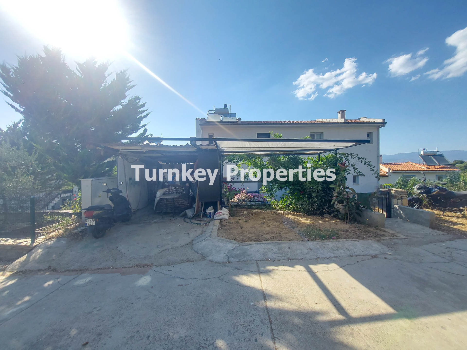 Boğaziçi Satılık Villa Deniz Manzaralı Müstemilatlı ve Depolu Ev