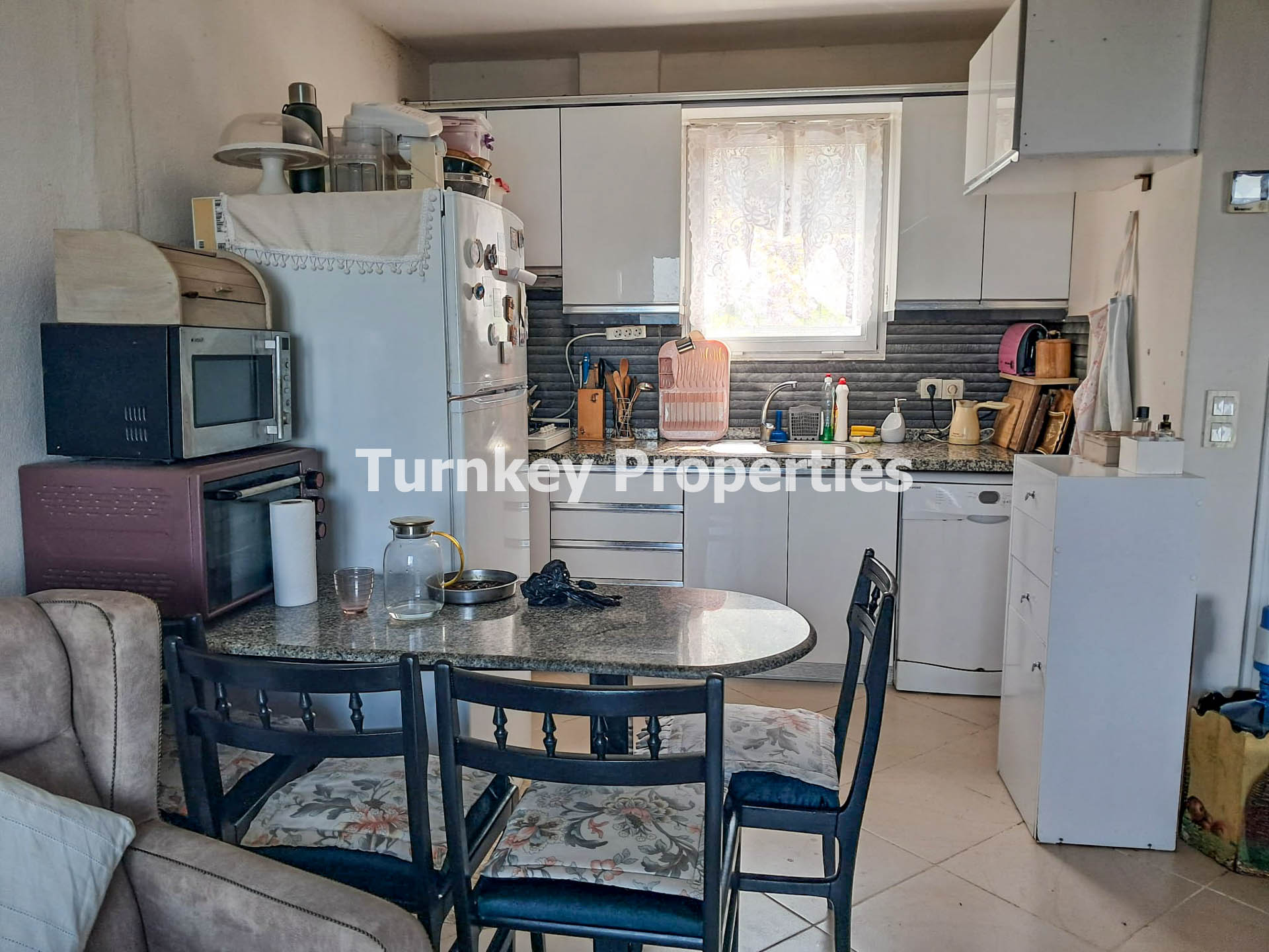 Boğaziçi Satılık Villa Deniz Manzaralı Müstemilatlı ve Depolu Ev