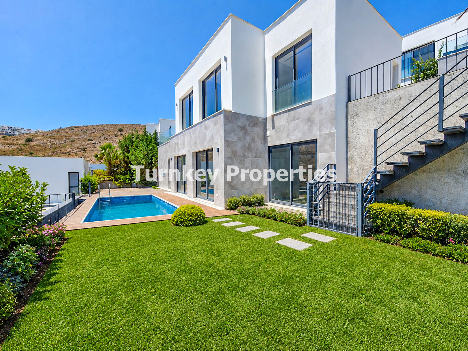 Bağla, Bodrum'da Satılık 4+1 Villa Deniz Manzaralı Özel Havuzlu