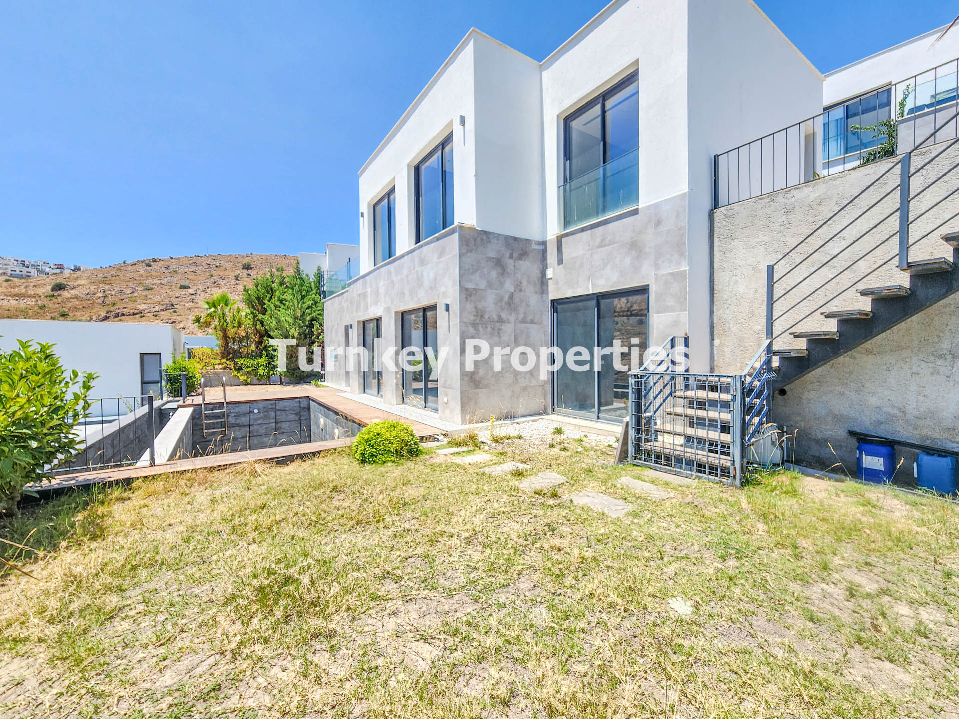 Bağla, Bodrum'da Satılık 4+1 Villa Deniz Manzaralı Özel Havuzlu