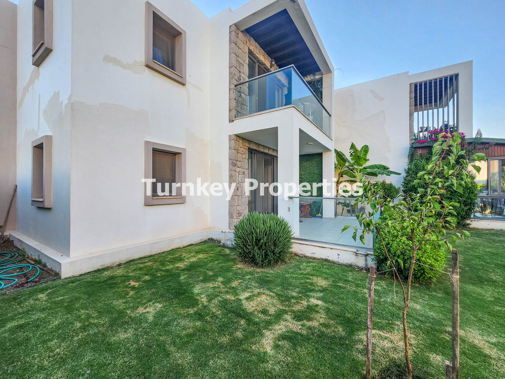 Ortakent, Bodrum'da Senelik Kiralık Bahçe Katı 2+1 Daire Aylık Öd