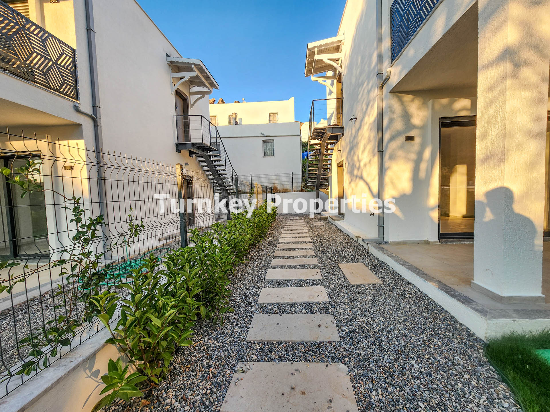 Gündoğan, Bodrum Satılık Bahçe Katı Daire Geniş Bahçeli Merkezi
