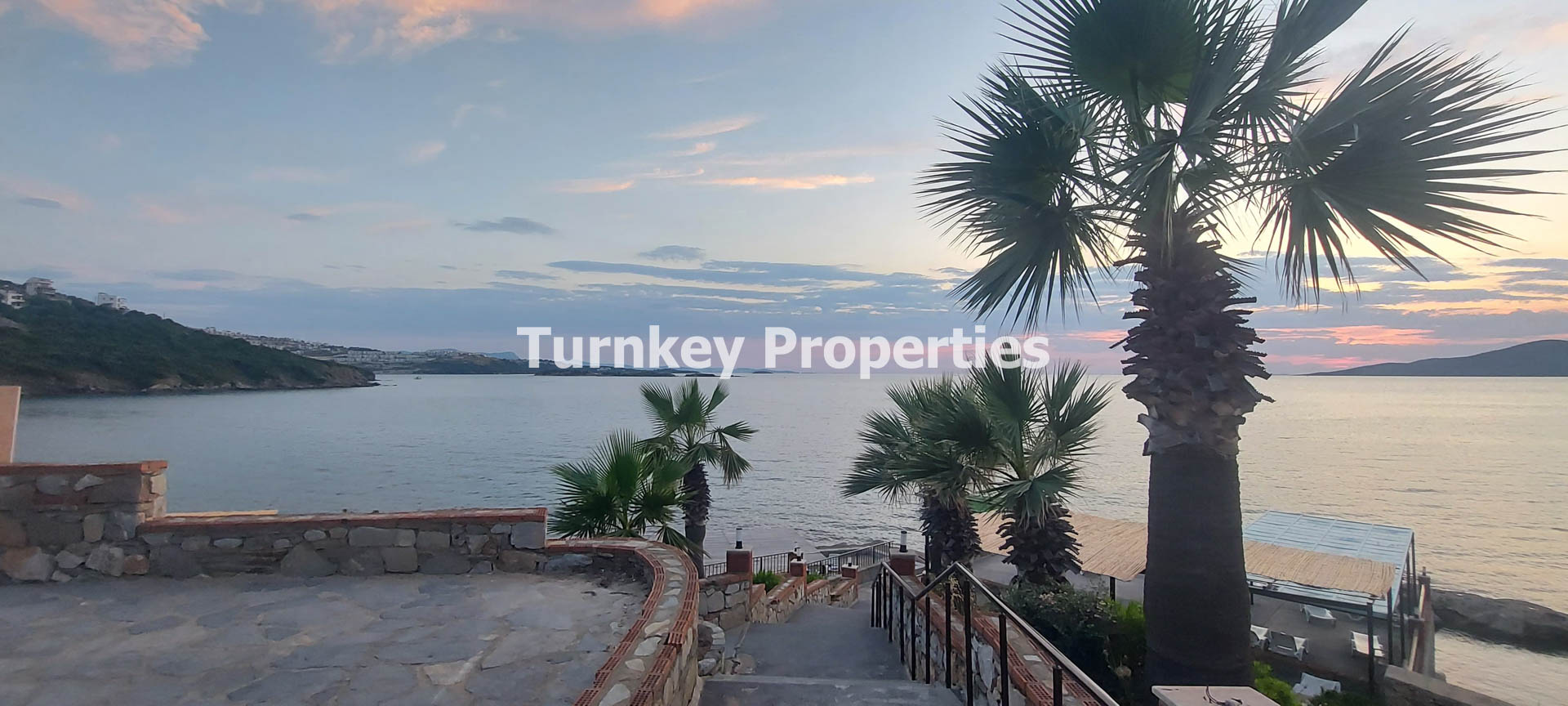 Boğaziçi Satılık Villa Deniz Manzaralı Bahçeli Müştemilatlı Ev