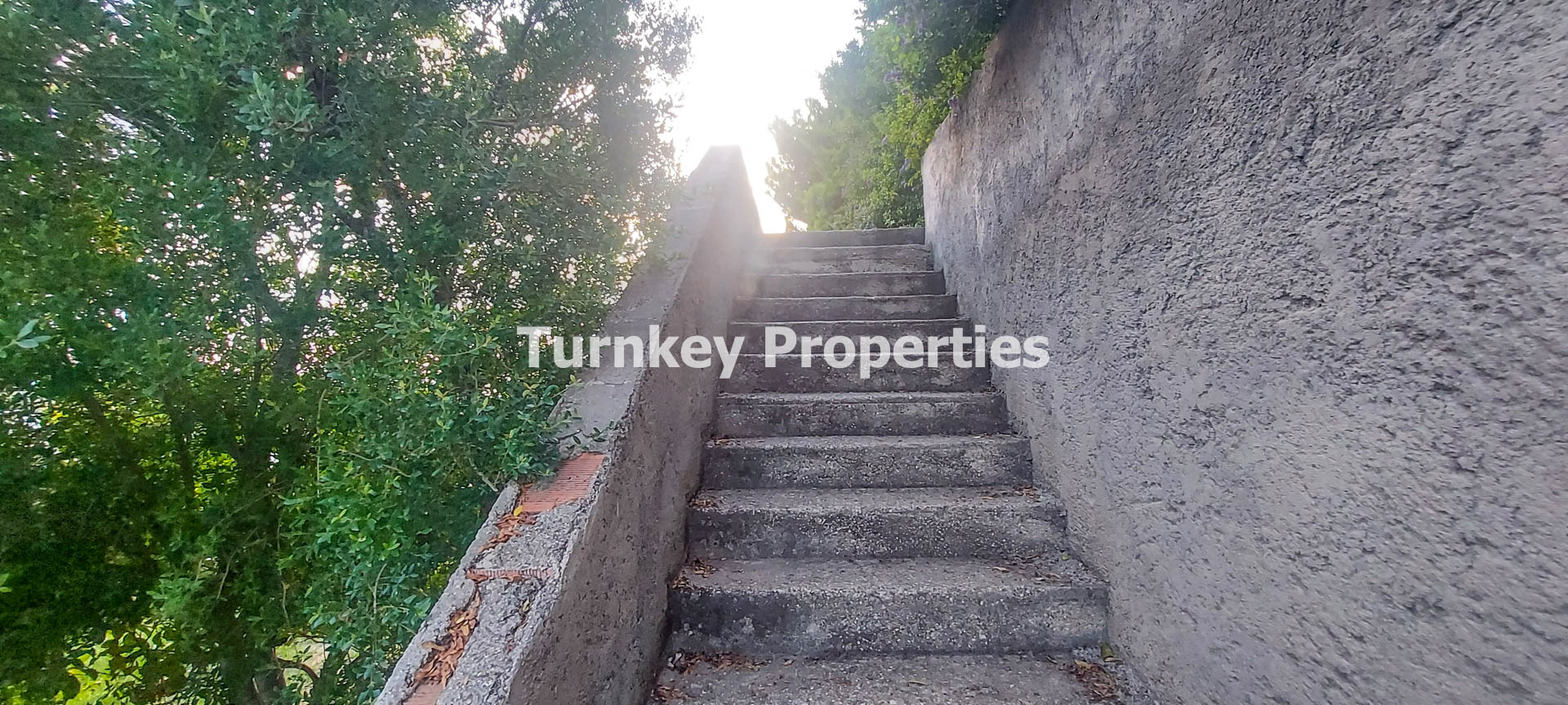 Boğaziçi Satılık Villa Deniz Manzaralı Bahçeli Müştemilatlı Ev