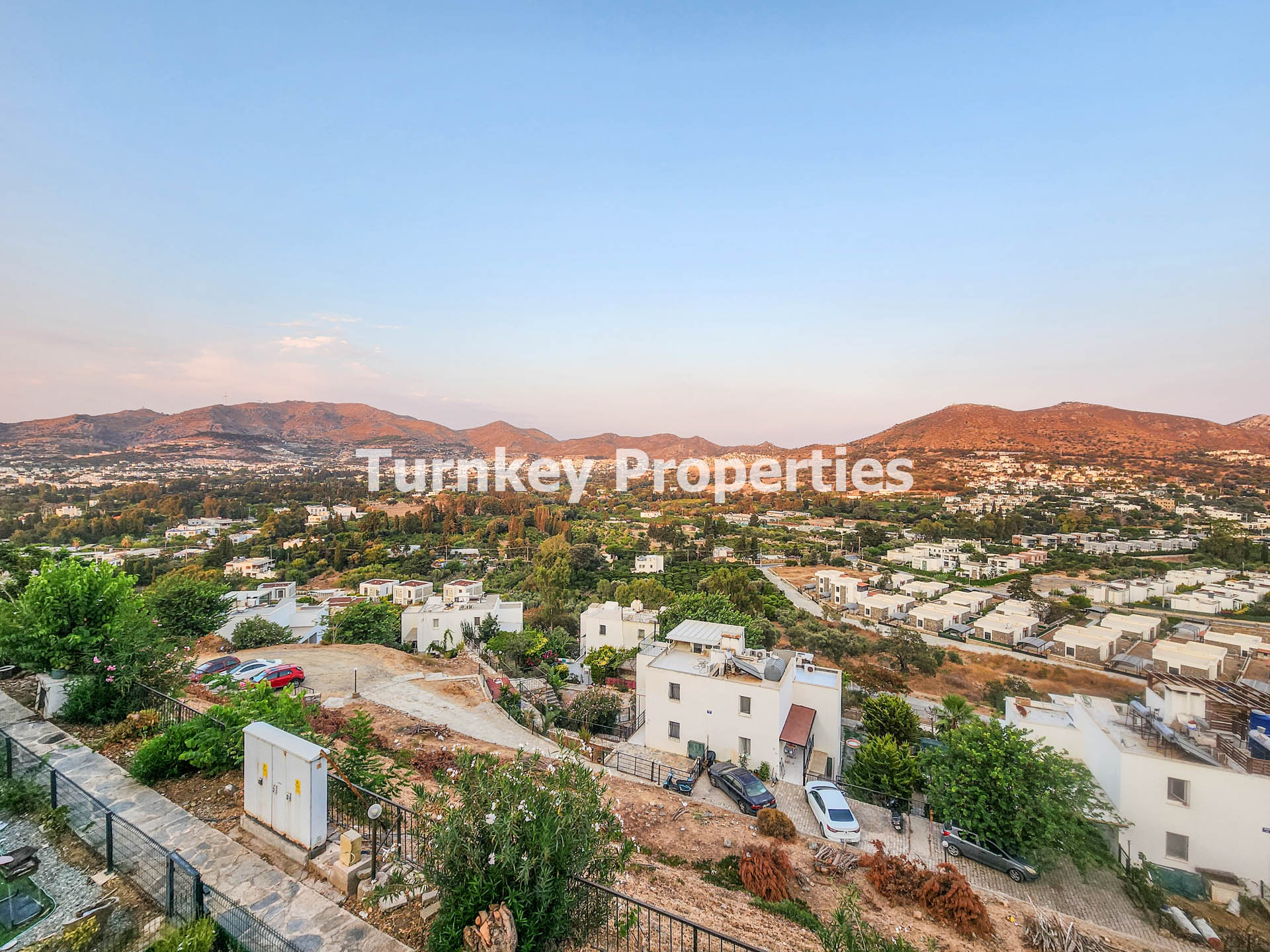 Gümüşlük Sahile Yakın, Manzaralı Senelik Kiralık 2 Yatak Odalı Ev