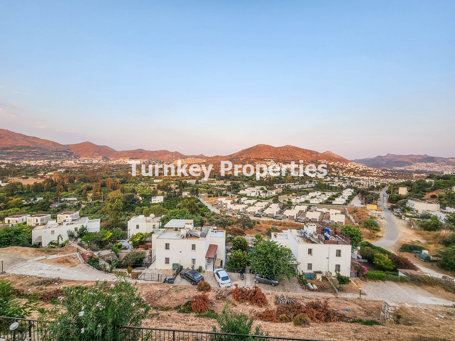 Gümüşlük Sahile Yakın, Manzaralı Senelik Kiralık 2 Yatak Odalı Ev